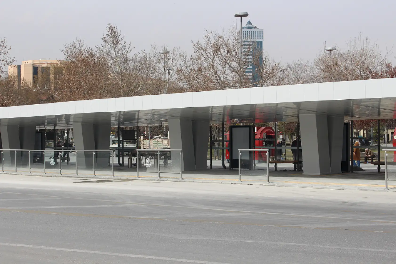 Konya'da yenilenen o otobüs durağının son hali görenleri şaşırttı