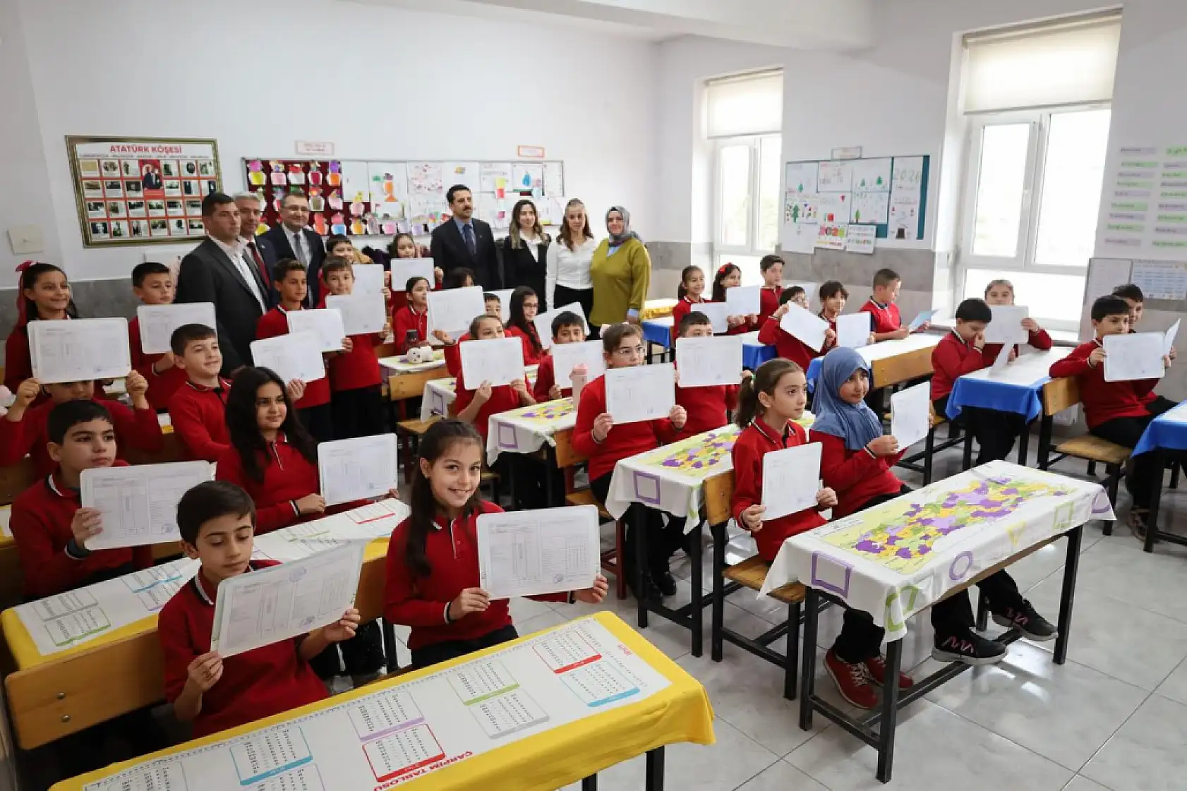 Konya'nın dört bir yanında karne sevinci yaşandı!