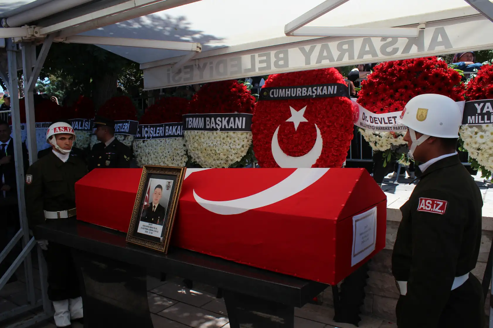 Aksaray şehidini uğurladı: Hamile eşinin vedası yürek burktu