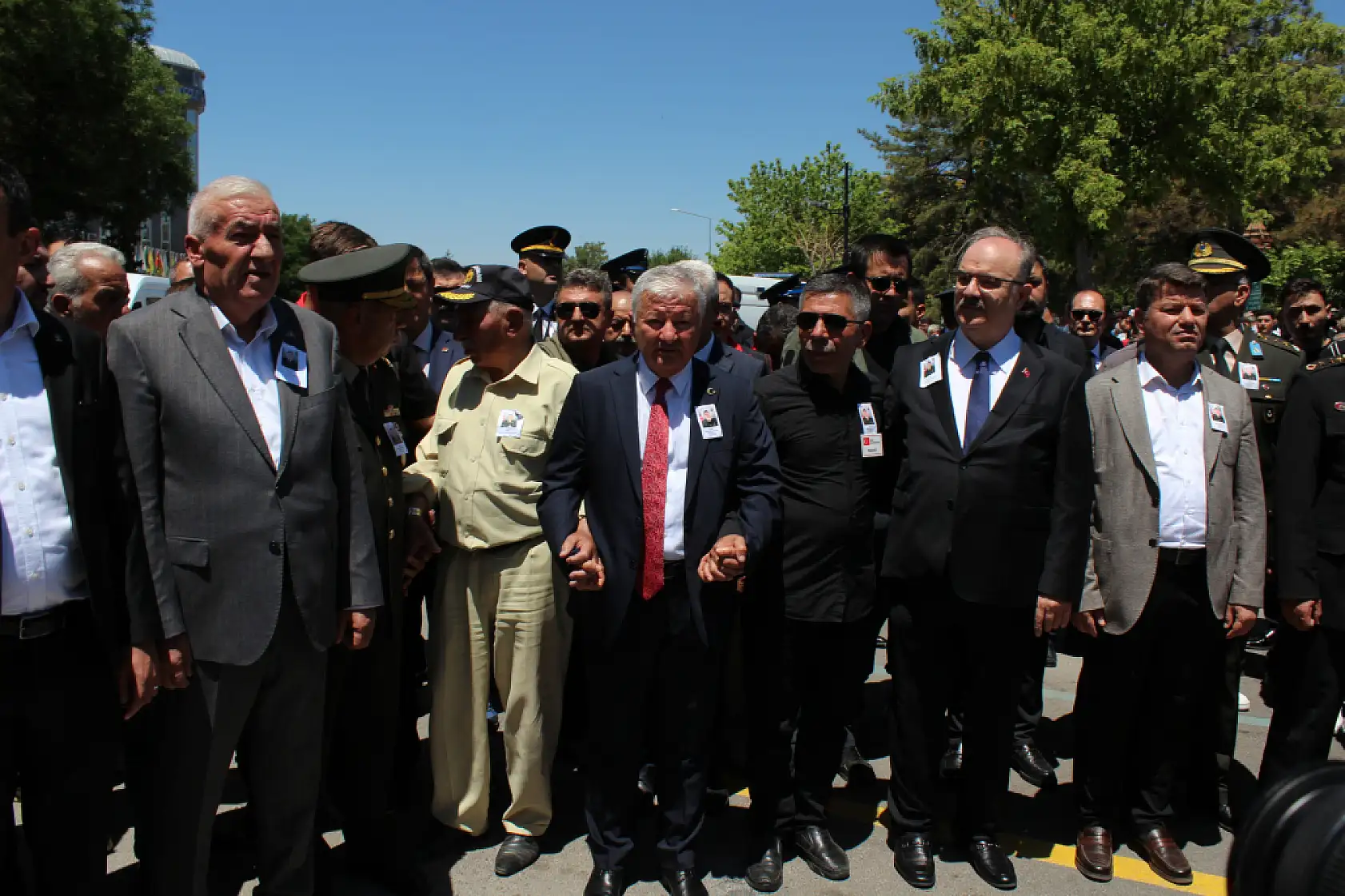 Aksaray şehidini uğurladı: Hamile eşinin vedası yürek burktu