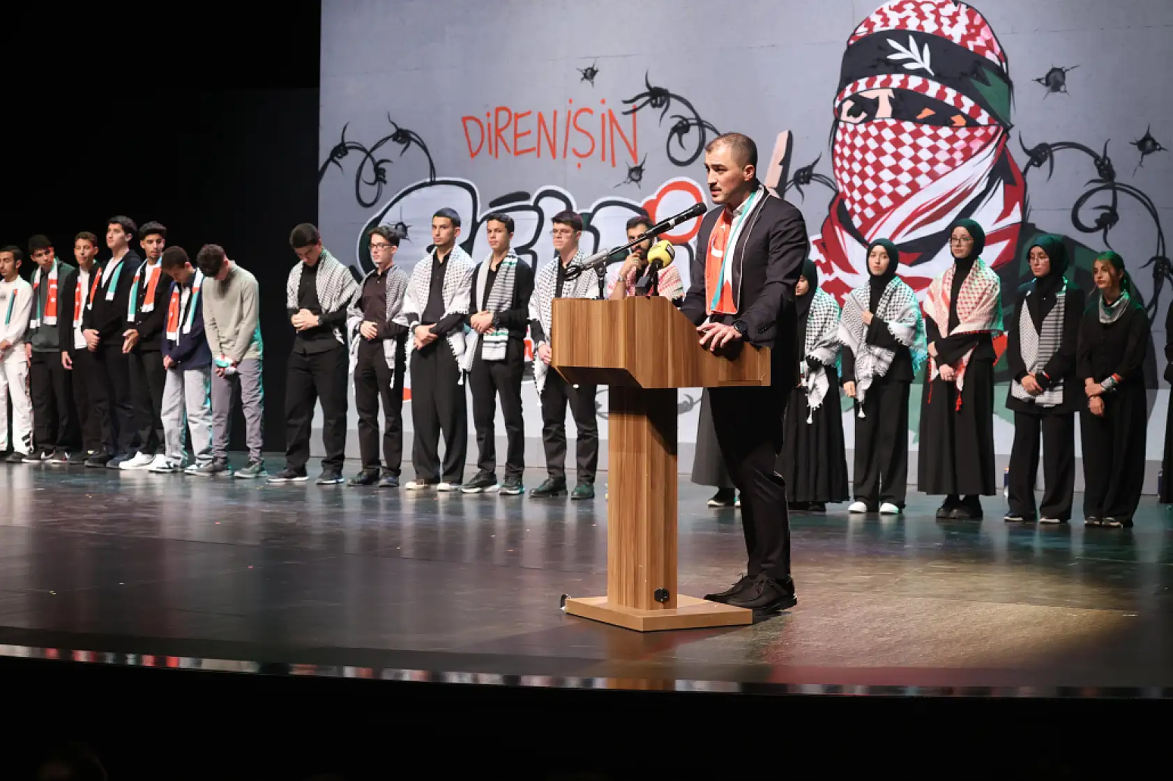 Konya'da Gazze sesi: Şiirler ve grafitilerle direniş gecesi