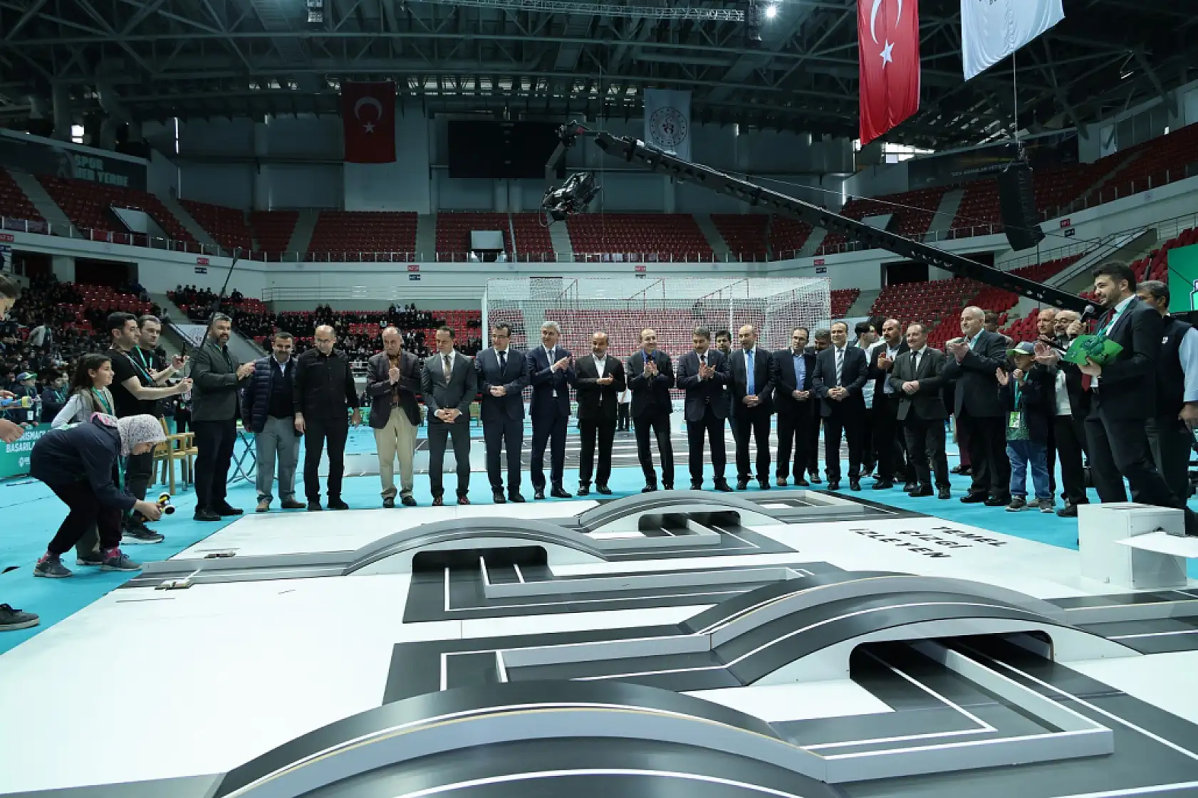 Konya'da teknoloji şöleni: 917 robot kıyasıya yarışıyor
