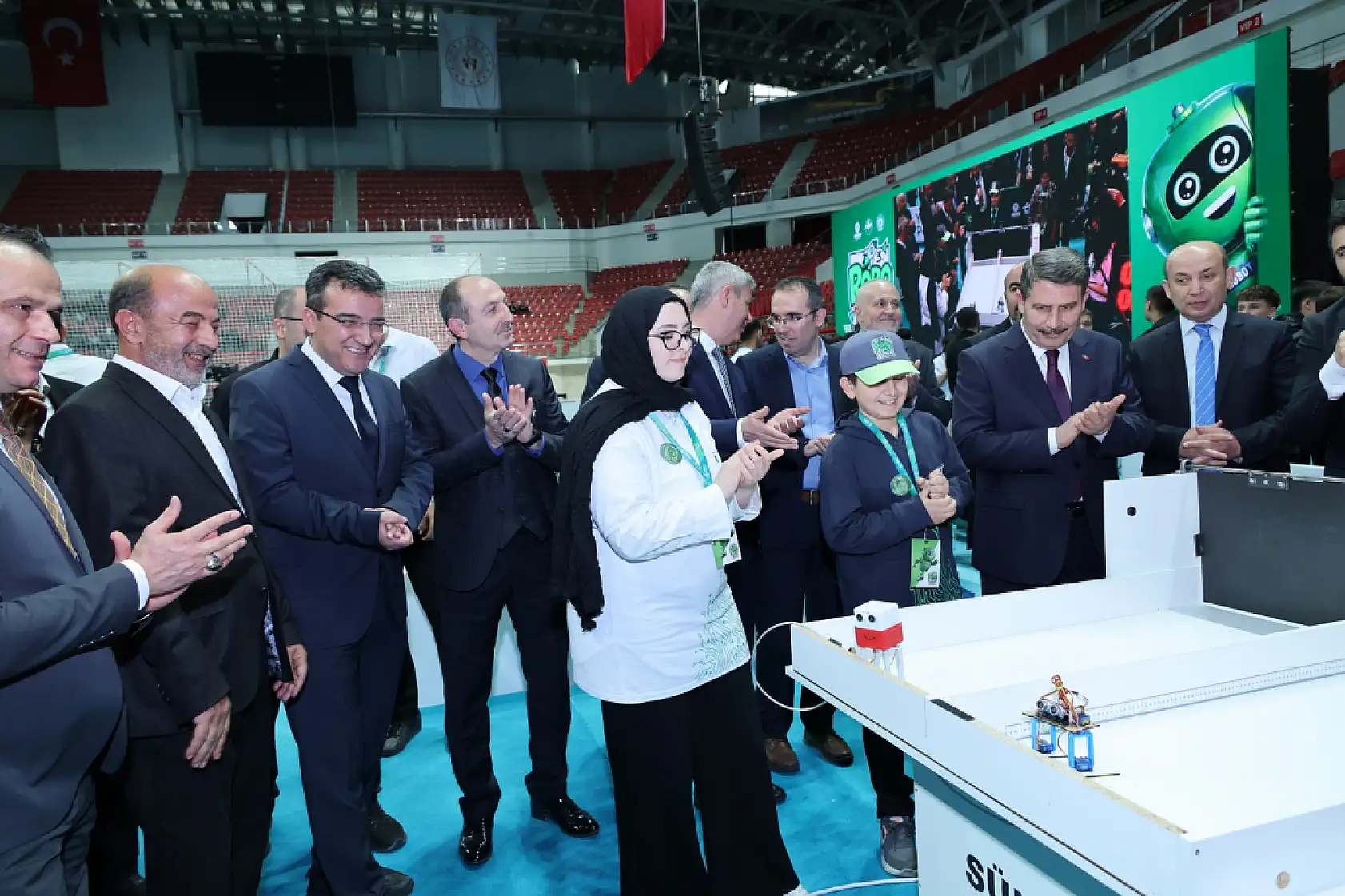 Konya'da teknoloji şöleni: 917 robot kıyasıya yarışıyor