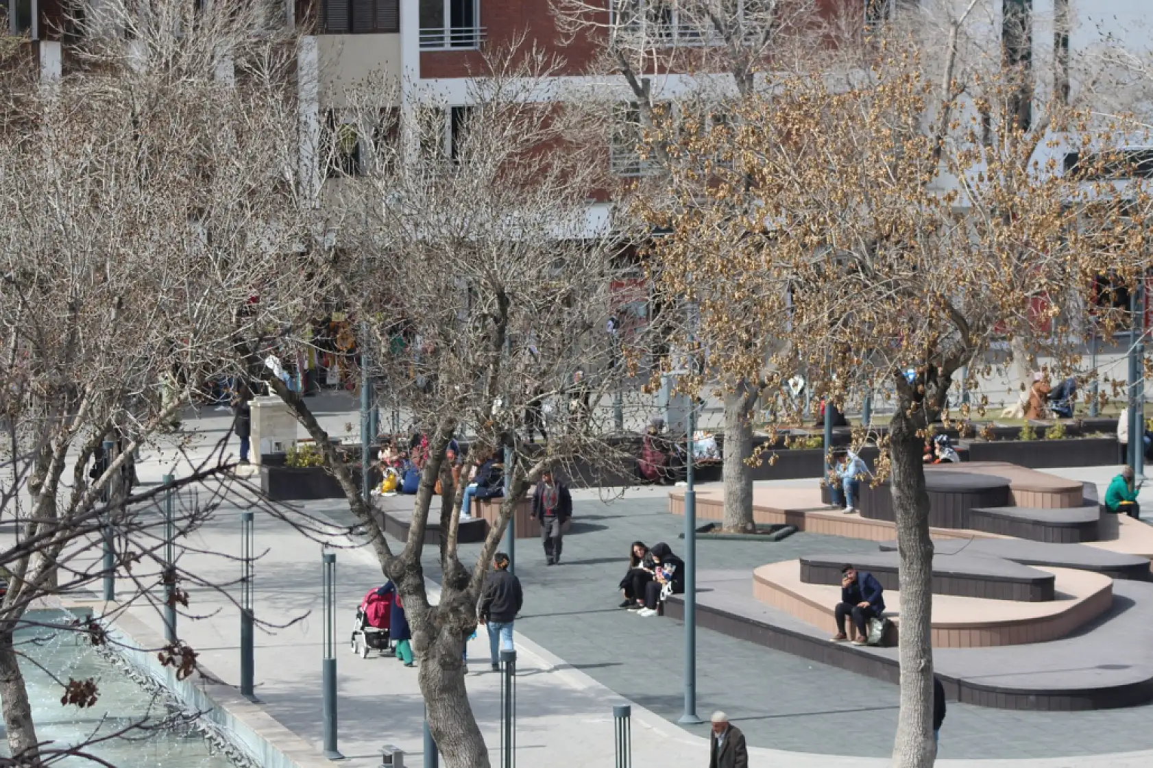 Konya'da vatandaşlar adeta dışarıya akın etti