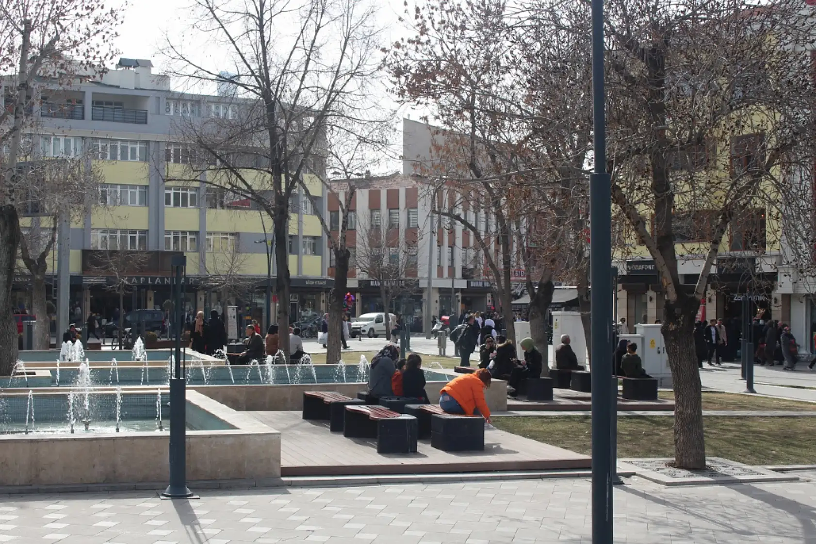 Konya'da vatandaşlar adeta dışarıya akın etti