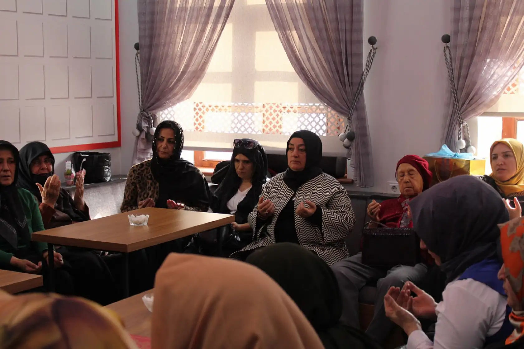 Konya'da kandil sofrasında şehitlere dua, emanetlerine vefa