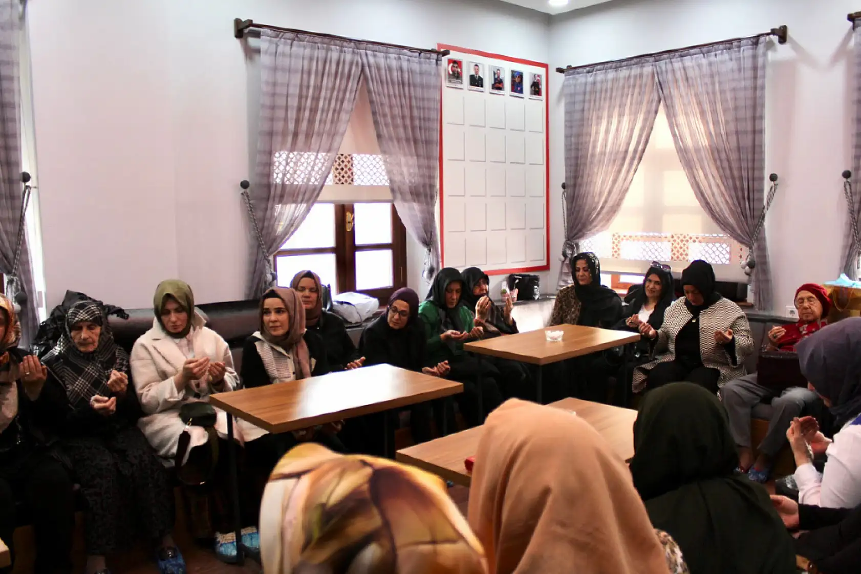 Konya'da kandil sofrasında şehitlere dua, emanetlerine vefa