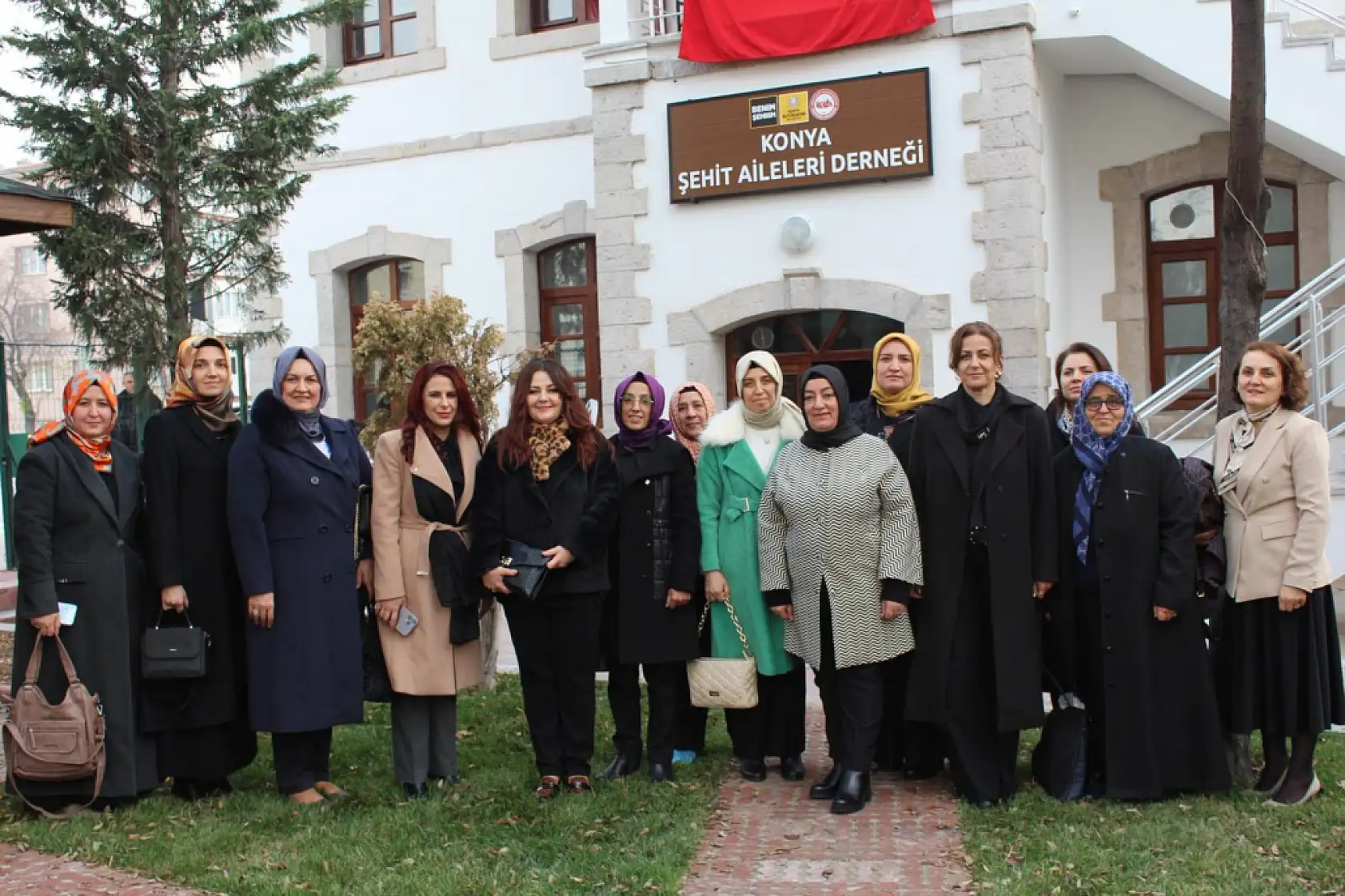 Konya'da kandil sofrasında şehitlere dua, emanetlerine vefa