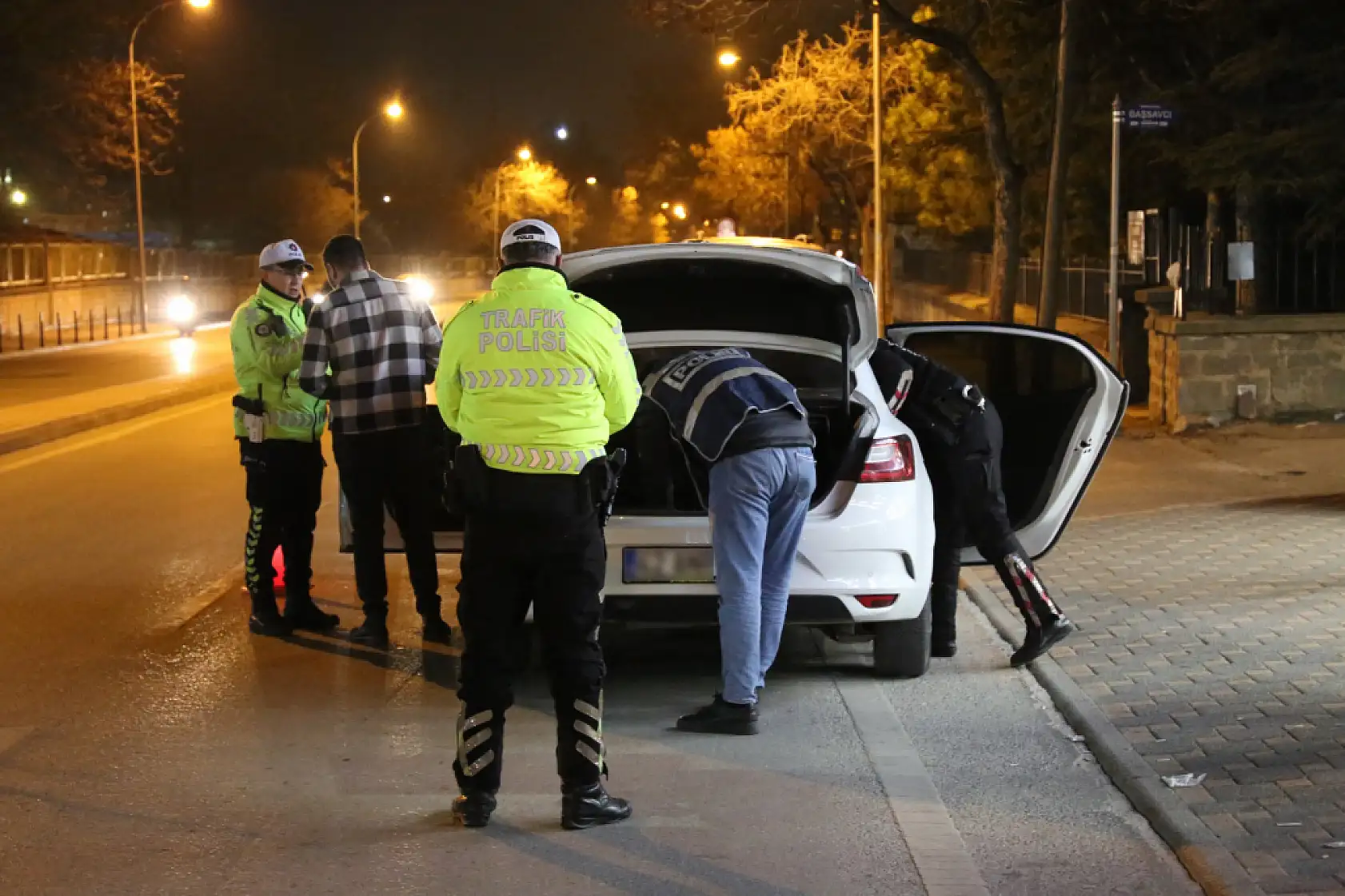 Konya'da huzur, mutluluk onlara emanet: 1842 personel, 287 farklı noktada yılbaşı mesaisinde