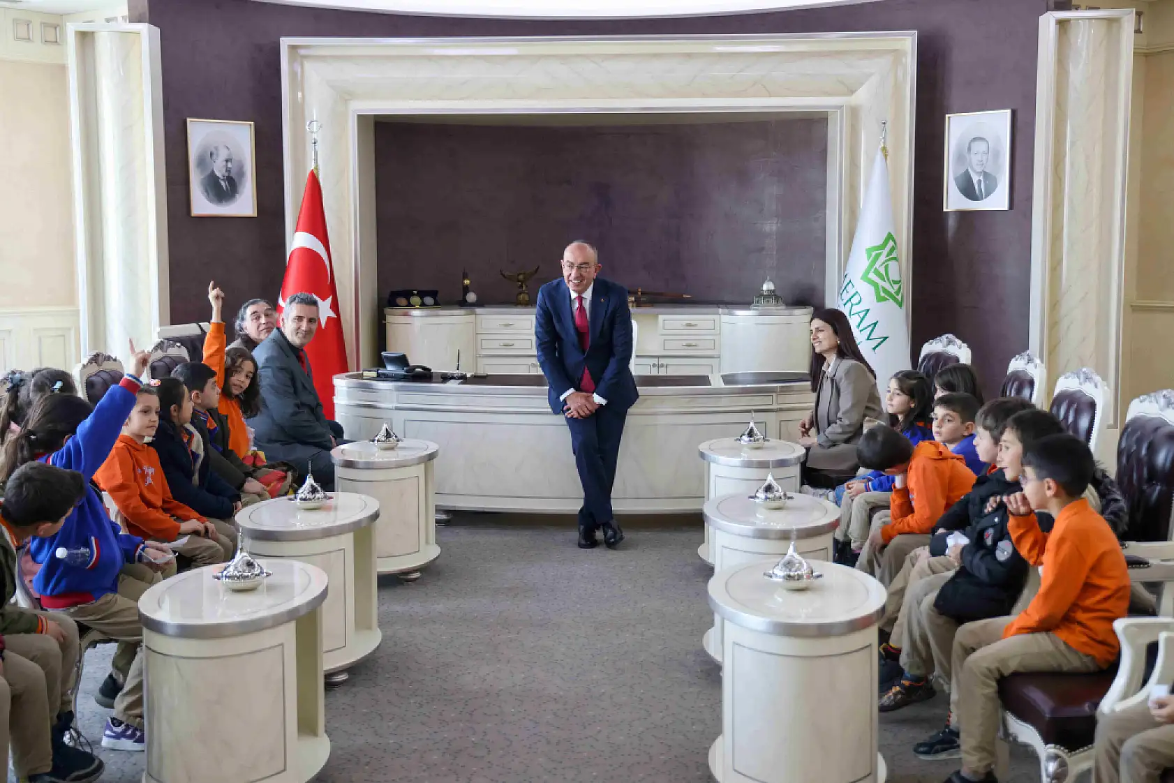 Küçük adımlar, büyük deneyimler: Konyalı minikler belediyeyi keşfetti