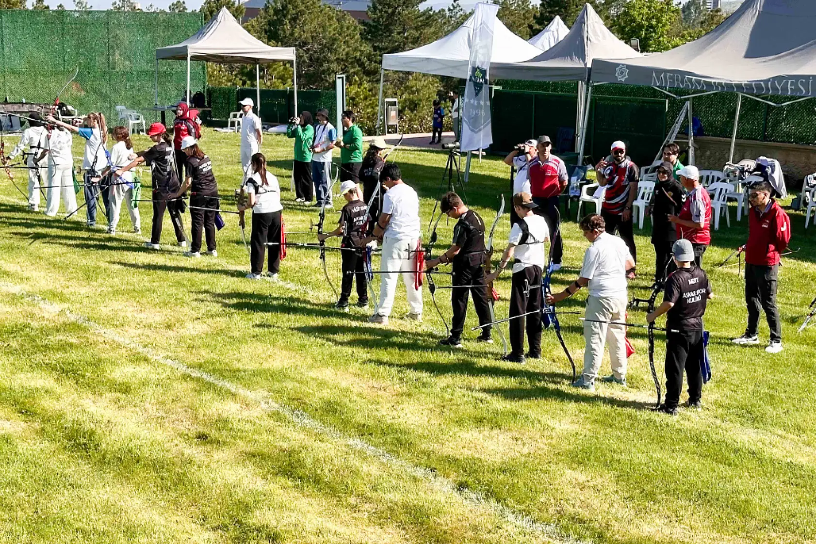 Konya'da oklar hedefi, madalyalar sahiplerini buldu