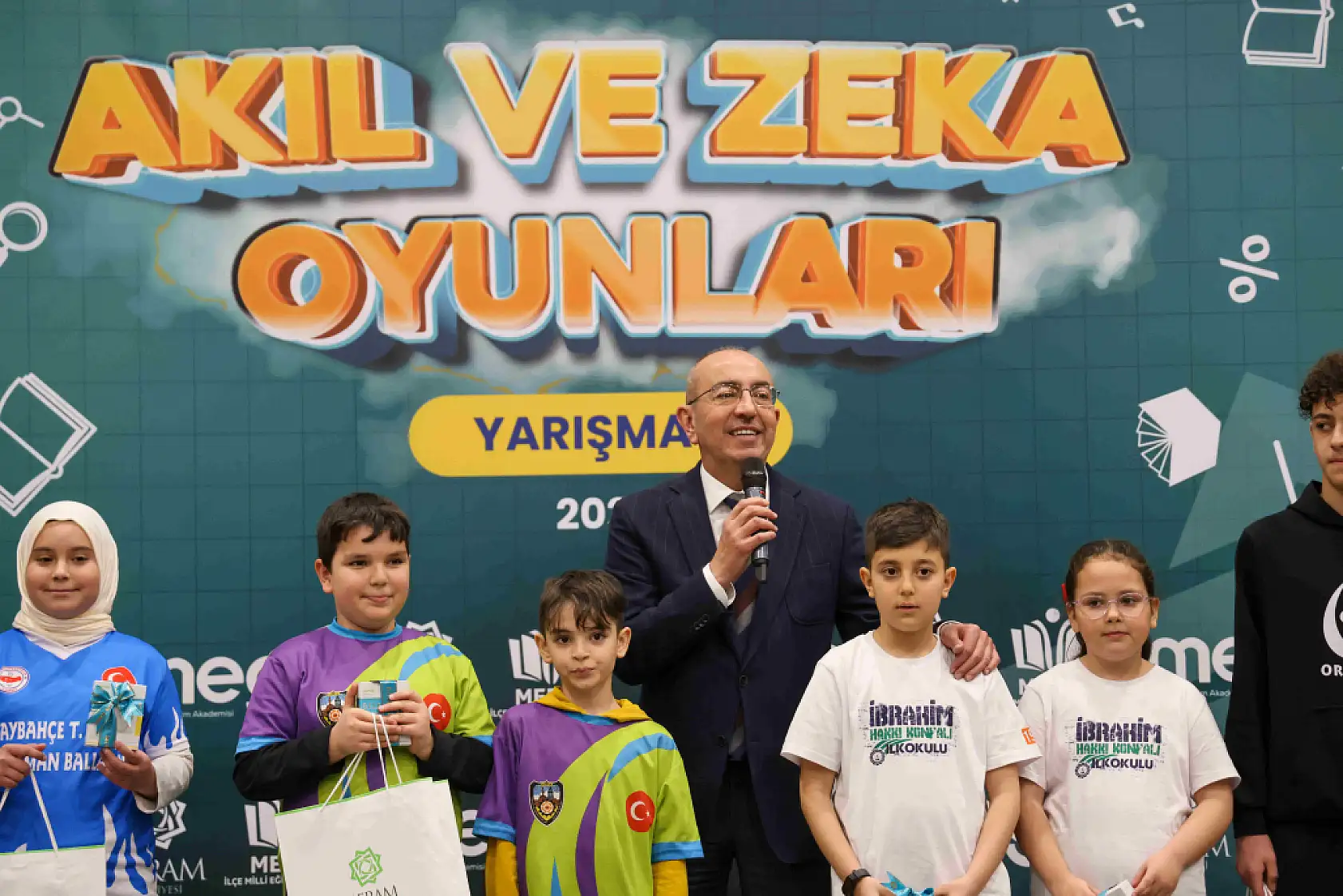 Meram'da zeka şöleni: MEGA finalinde 260 öğrenci kıyasıya yarıştı