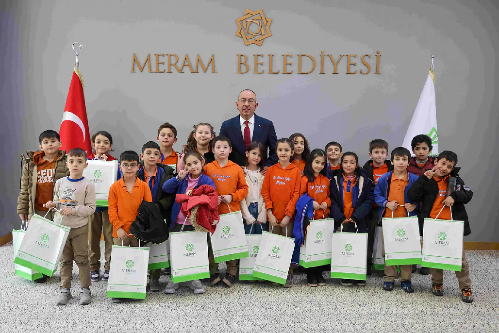 Küçük adımlar, büyük deneyimler: Konyalı minikler belediyeyi keşfetti
