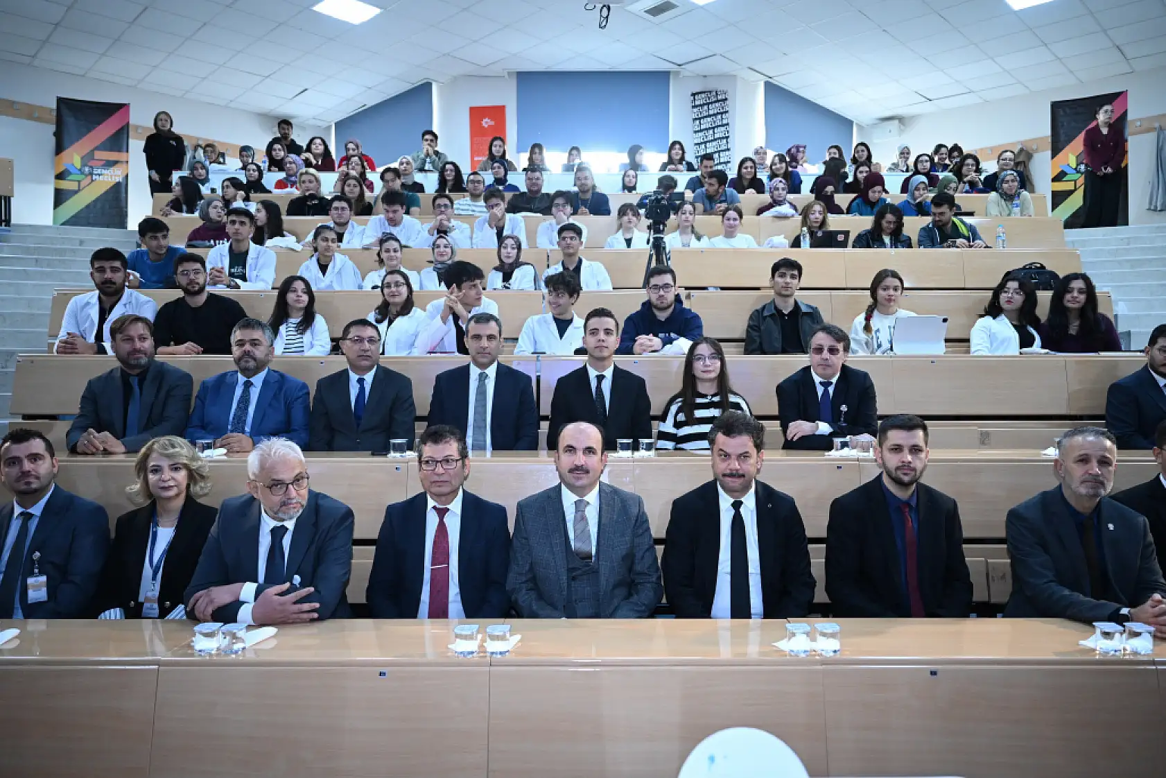 Konya'da tıp öğrencileriyle buluşan Altay'dan vicdan vurgusu