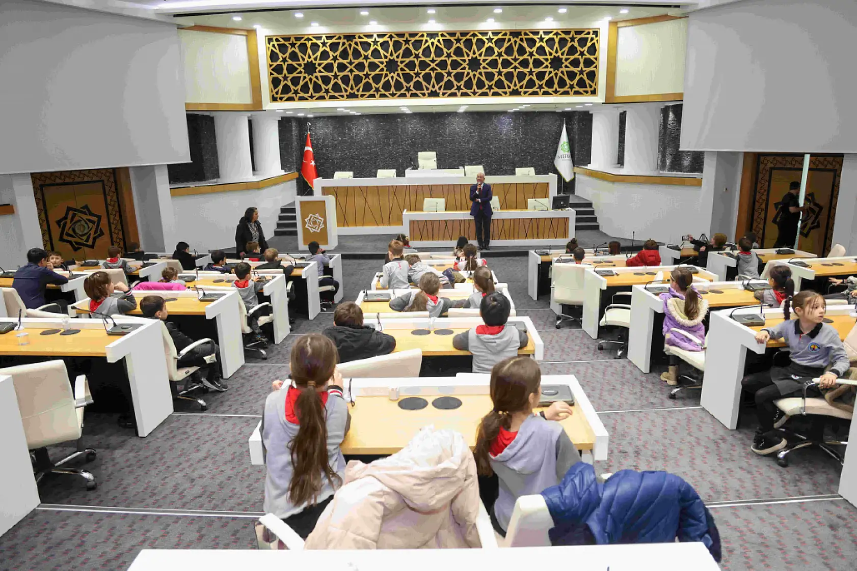 Küçük adımlar, büyük deneyimler: Konyalı minikler belediyeyi keşfetti