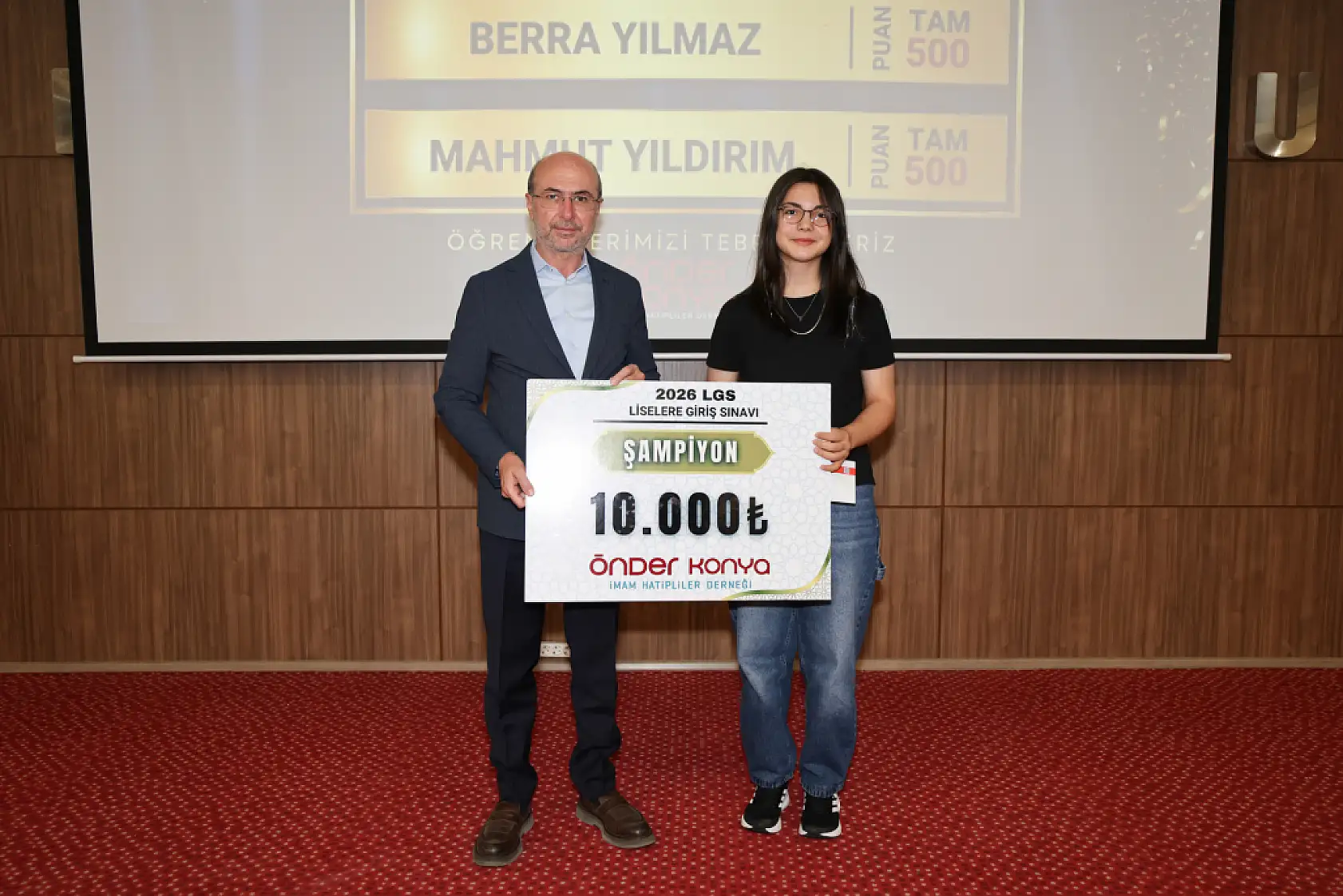 Konya'da gururlandıran tablo! LGS ve YKS'de Türkiye derecesi yapan öğrenciler ödüllendirildi