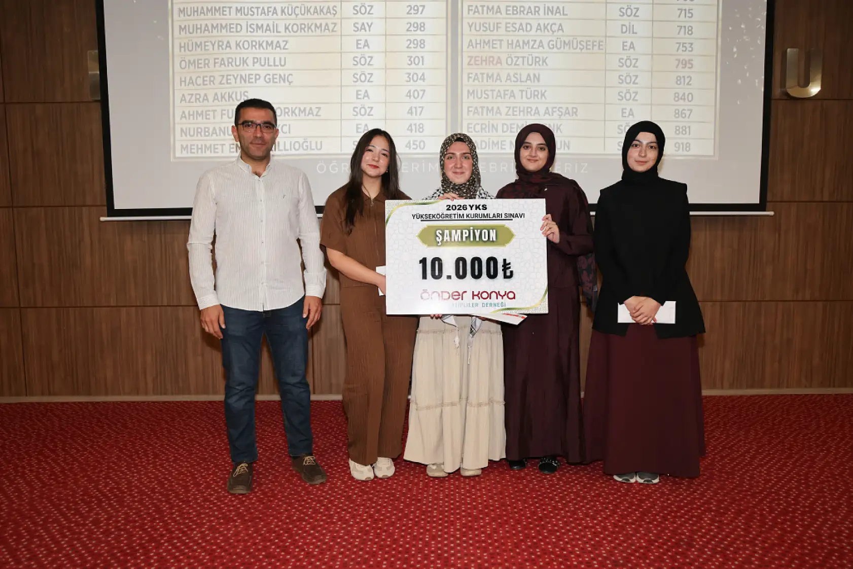 Konya'da gururlandıran tablo! LGS ve YKS'de Türkiye derecesi yapan öğrenciler ödüllendirildi