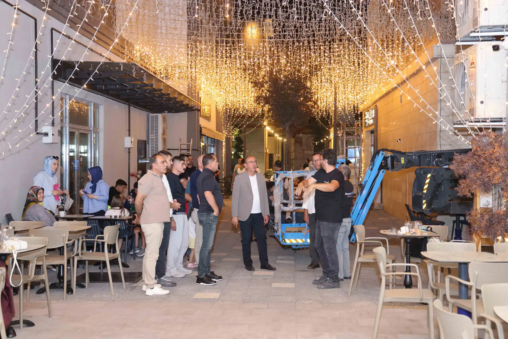 Konya'nın o noktası renkli ışıklarla yeni fotoğraf durağına dönüştü