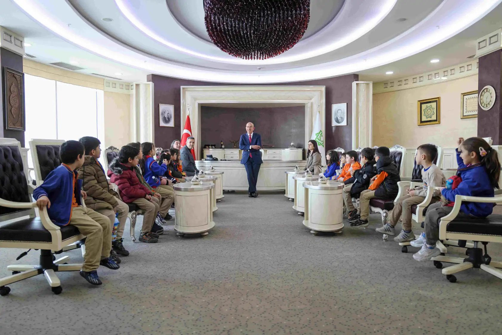 Küçük adımlar, büyük deneyimler: Konyalı minikler belediyeyi keşfetti