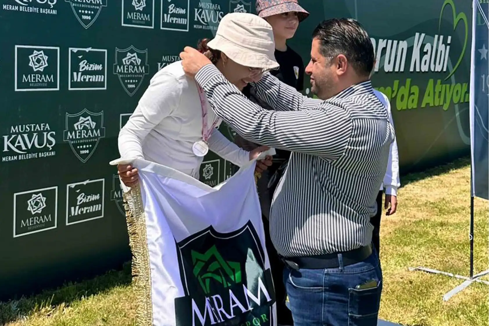 Konya'da oklar hedefi, madalyalar sahiplerini buldu
