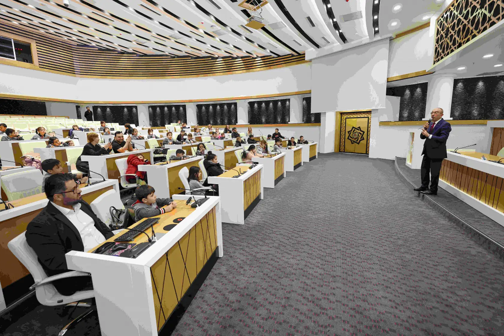 Küçük adımlar, büyük deneyimler: Konyalı minikler belediyeyi keşfetti