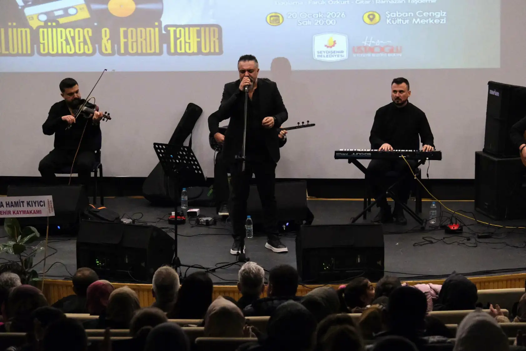 Konya'da unutulmaz arabesk gecesi: Dev organizasyon yoğun ilgi gördü