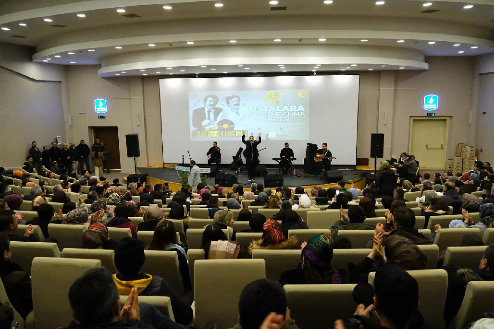 Konya'da unutulmaz arabesk gecesi: Dev organizasyon yoğun ilgi gördü