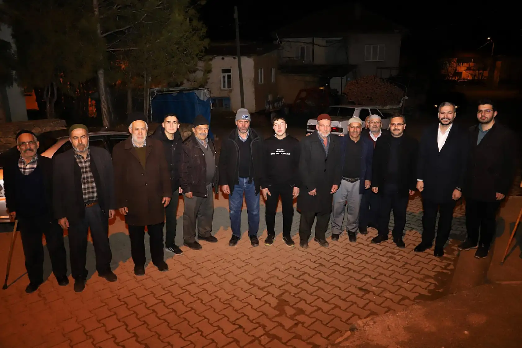 Konya'nın ilçe başkanı Ramazan'da büyüklerini unutmadı: Büyüklerinin gönlüne dokundu