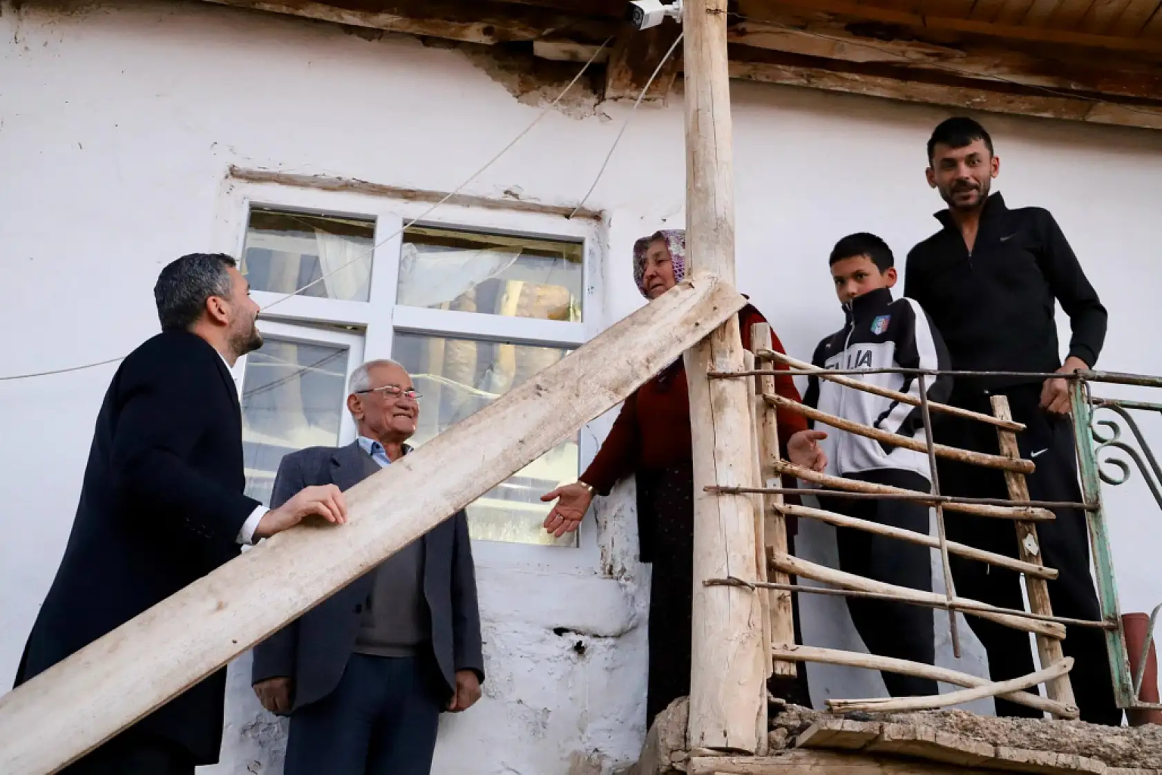 Konya'nın ilçe başkanı Ramazan'da büyüklerini unutmadı: Büyüklerinin gönlüne dokundu