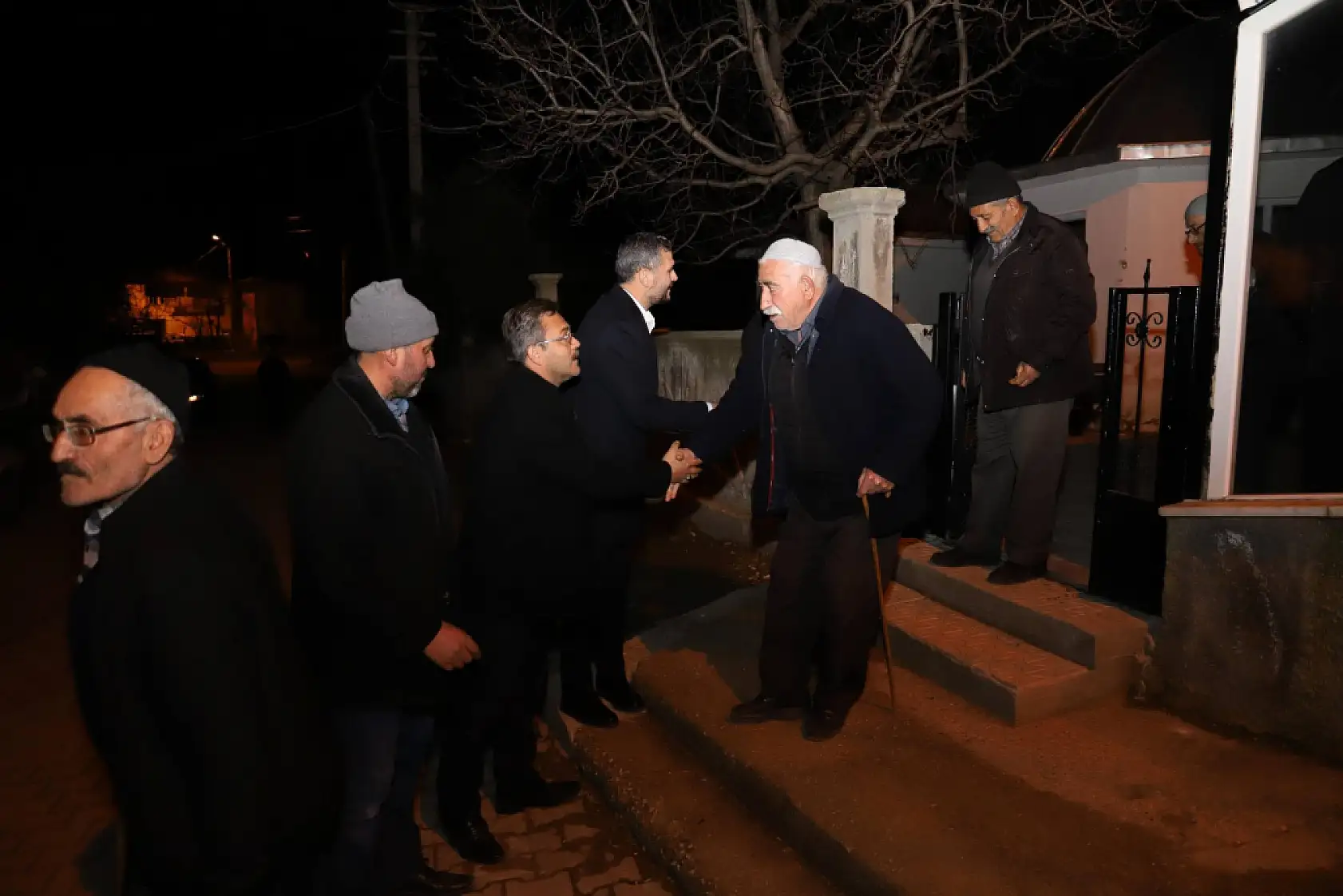 Konya'nın ilçe başkanı Ramazan'da büyüklerini unutmadı: Büyüklerinin gönlüne dokundu