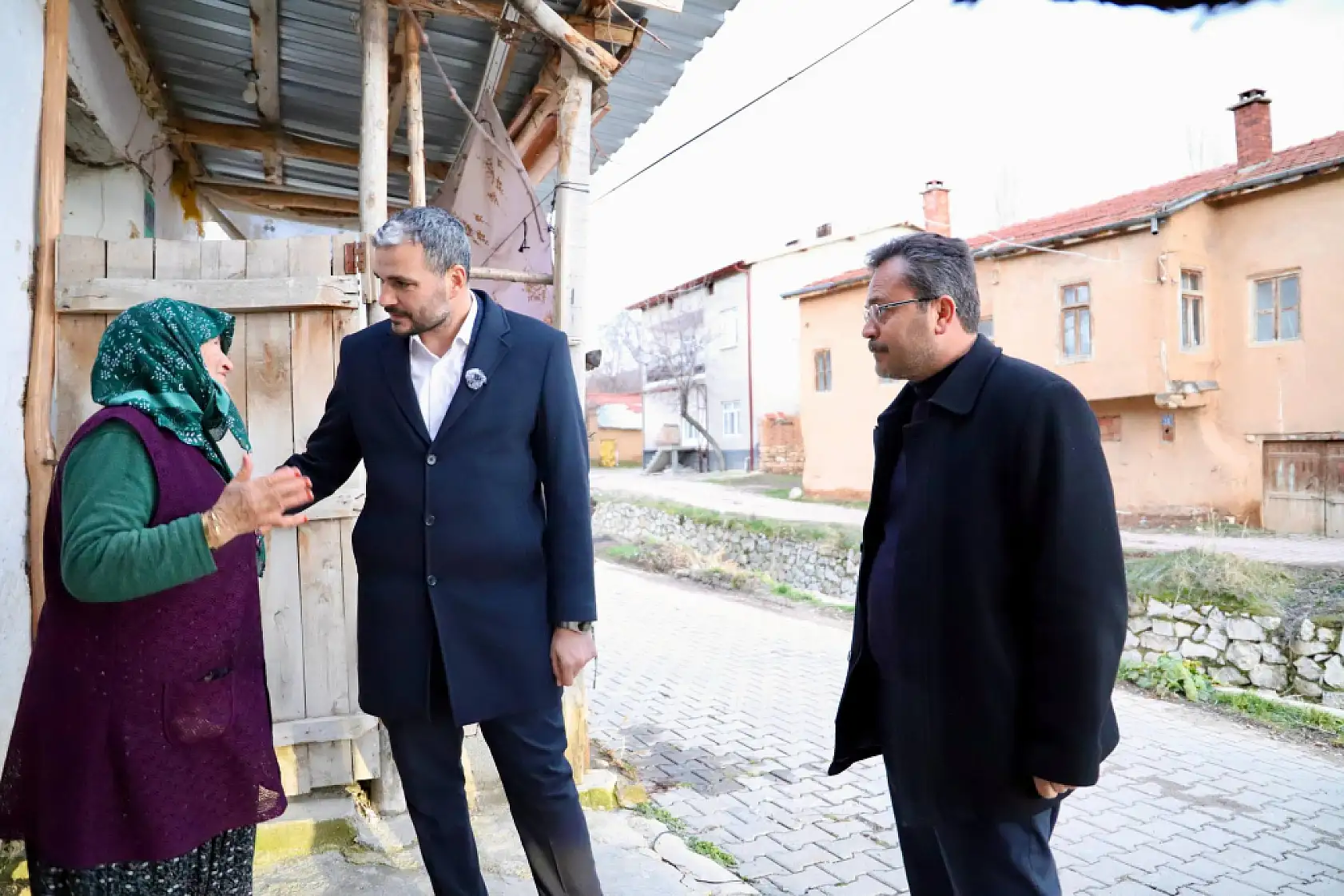 Konya'nın ilçe başkanı Ramazan'da büyüklerini unutmadı: Büyüklerinin gönlüne dokundu