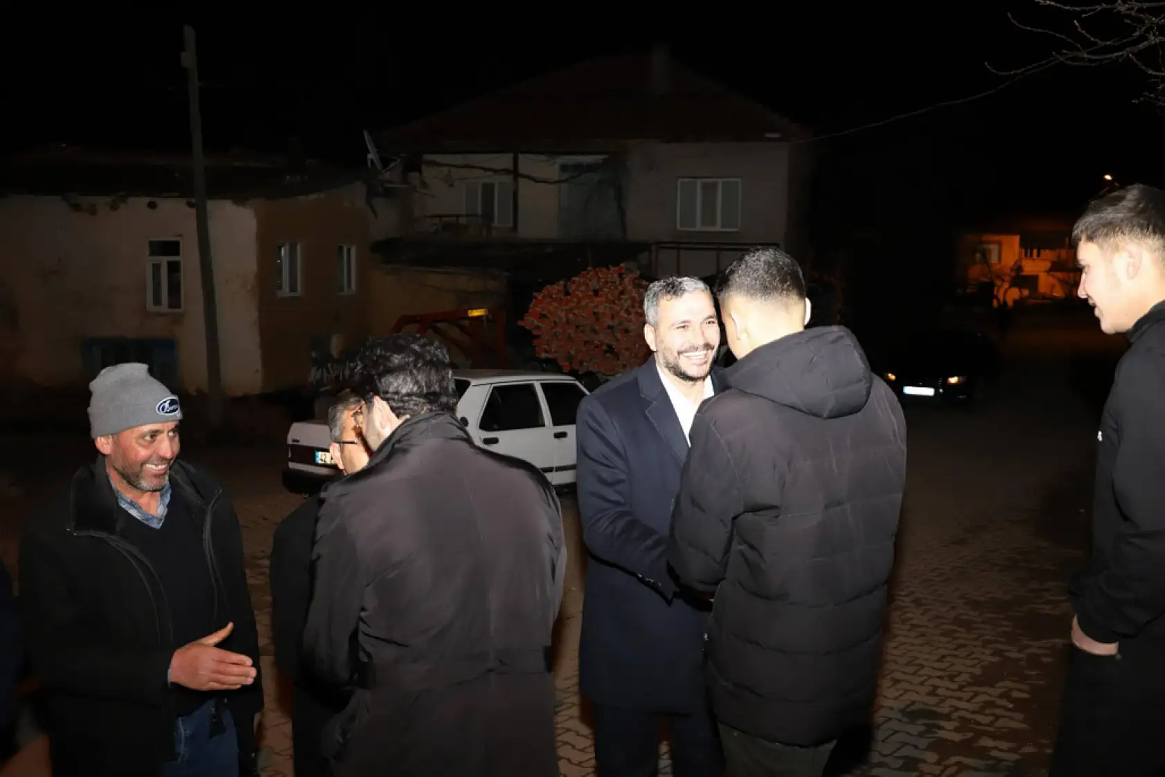 Konya'nın ilçe başkanı Ramazan'da büyüklerini unutmadı: Büyüklerinin gönlüne dokundu