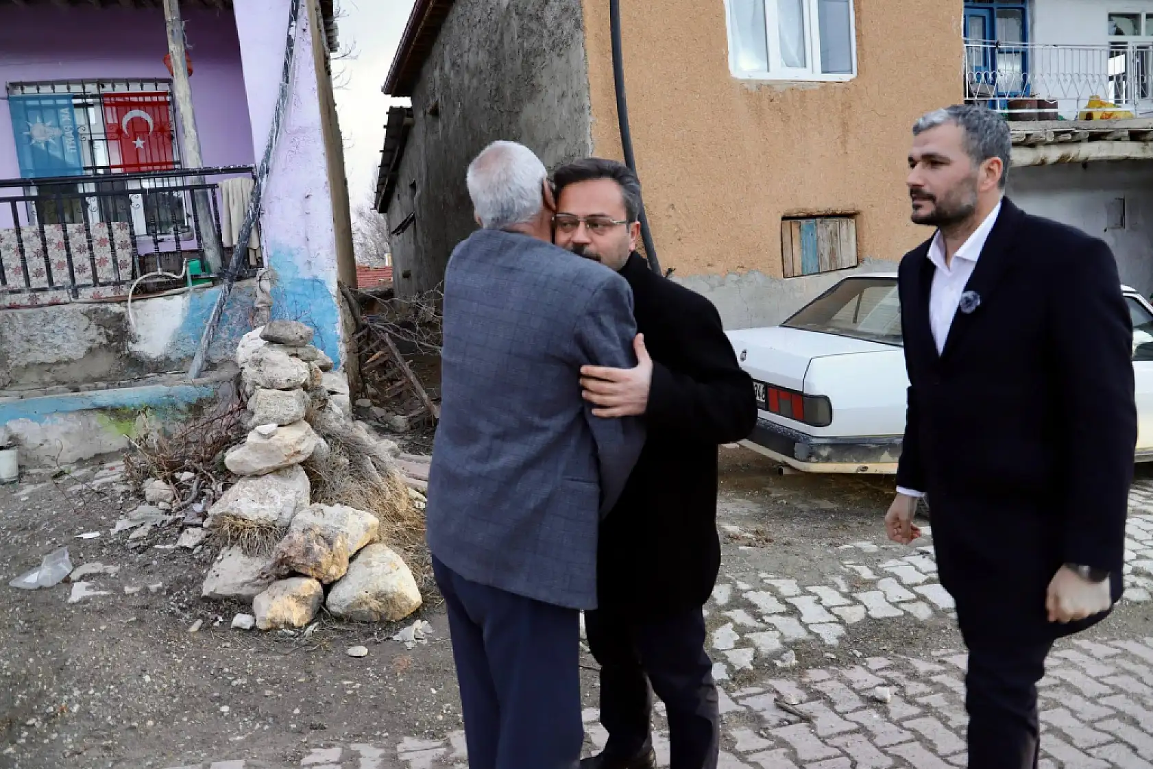 Konya'nın ilçe başkanı Ramazan'da büyüklerini unutmadı: Büyüklerinin gönlüne dokundu