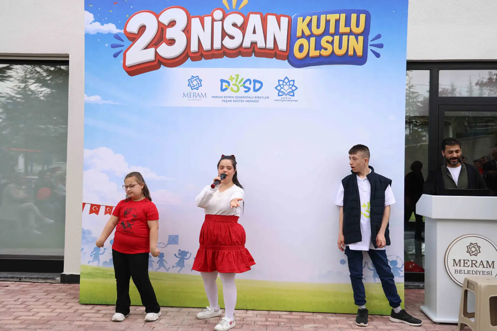 DOSD Meram'da 23 Nisan coşkusu: Özel çocuklar sahneye damga vurdu