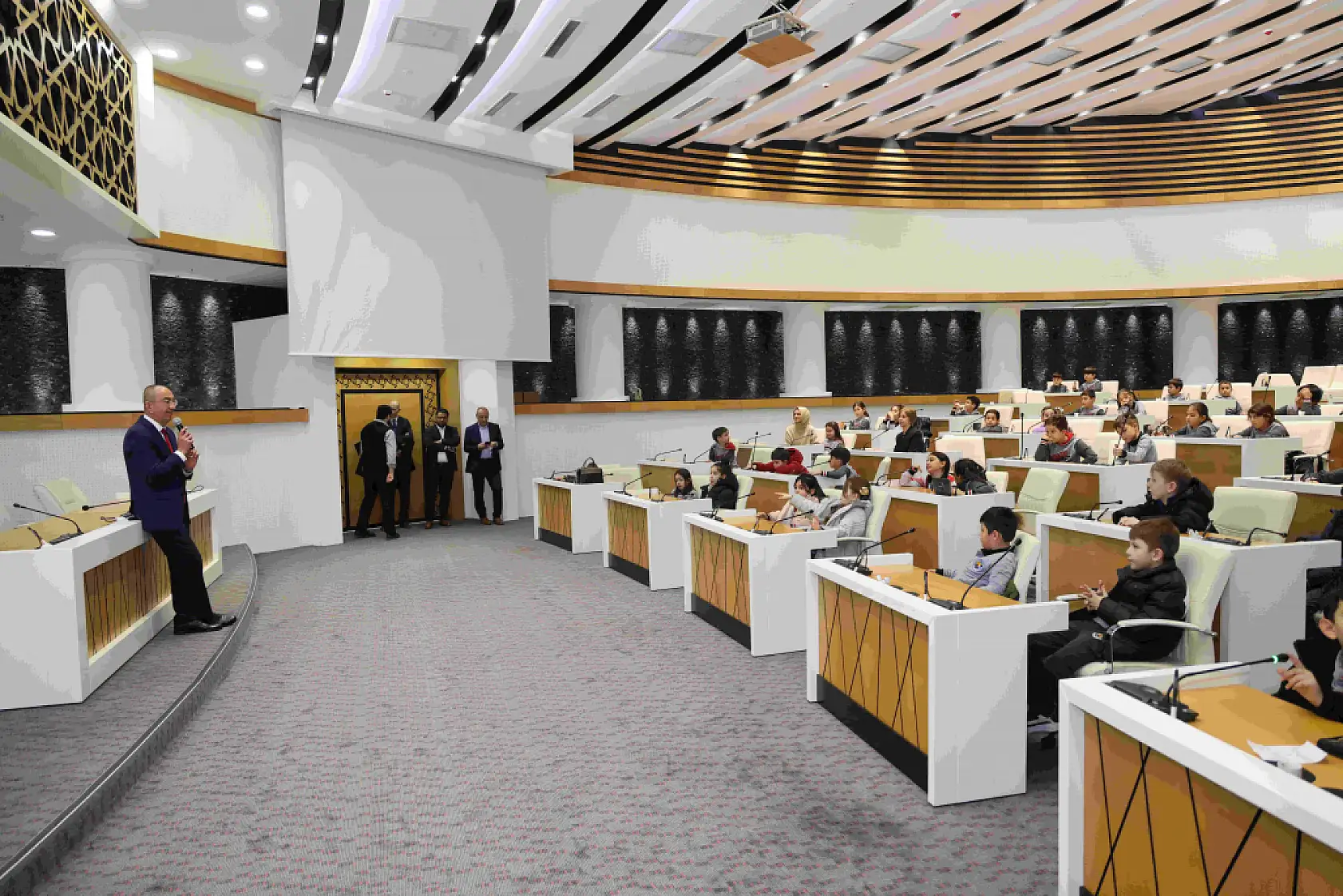 Küçük adımlar, büyük deneyimler: Konyalı minikler belediyeyi keşfetti