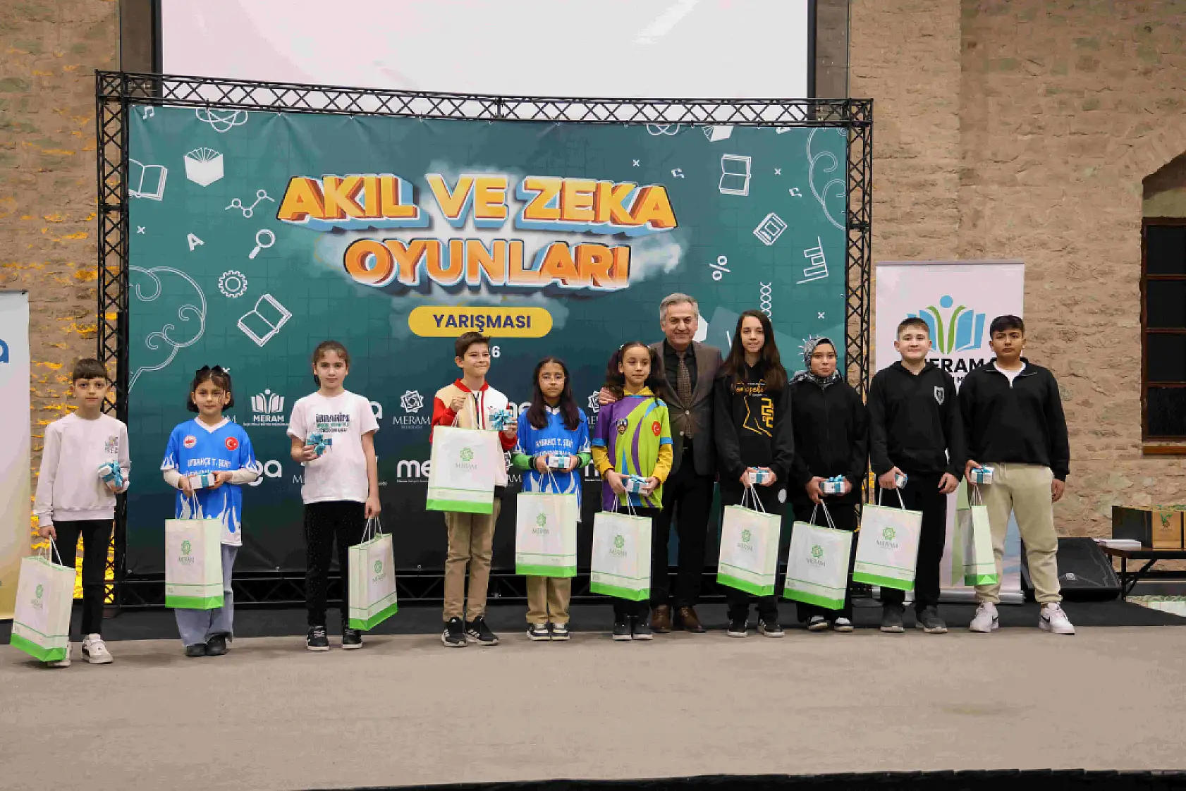 Meram'da zeka şöleni: MEGA finalinde 260 öğrenci kıyasıya yarıştı