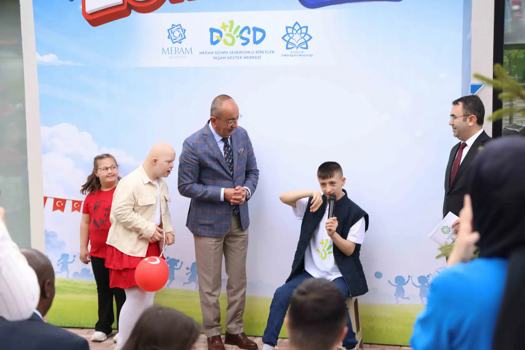 DOSD Meram'da 23 Nisan coşkusu: Özel çocuklar sahneye damga vurdu