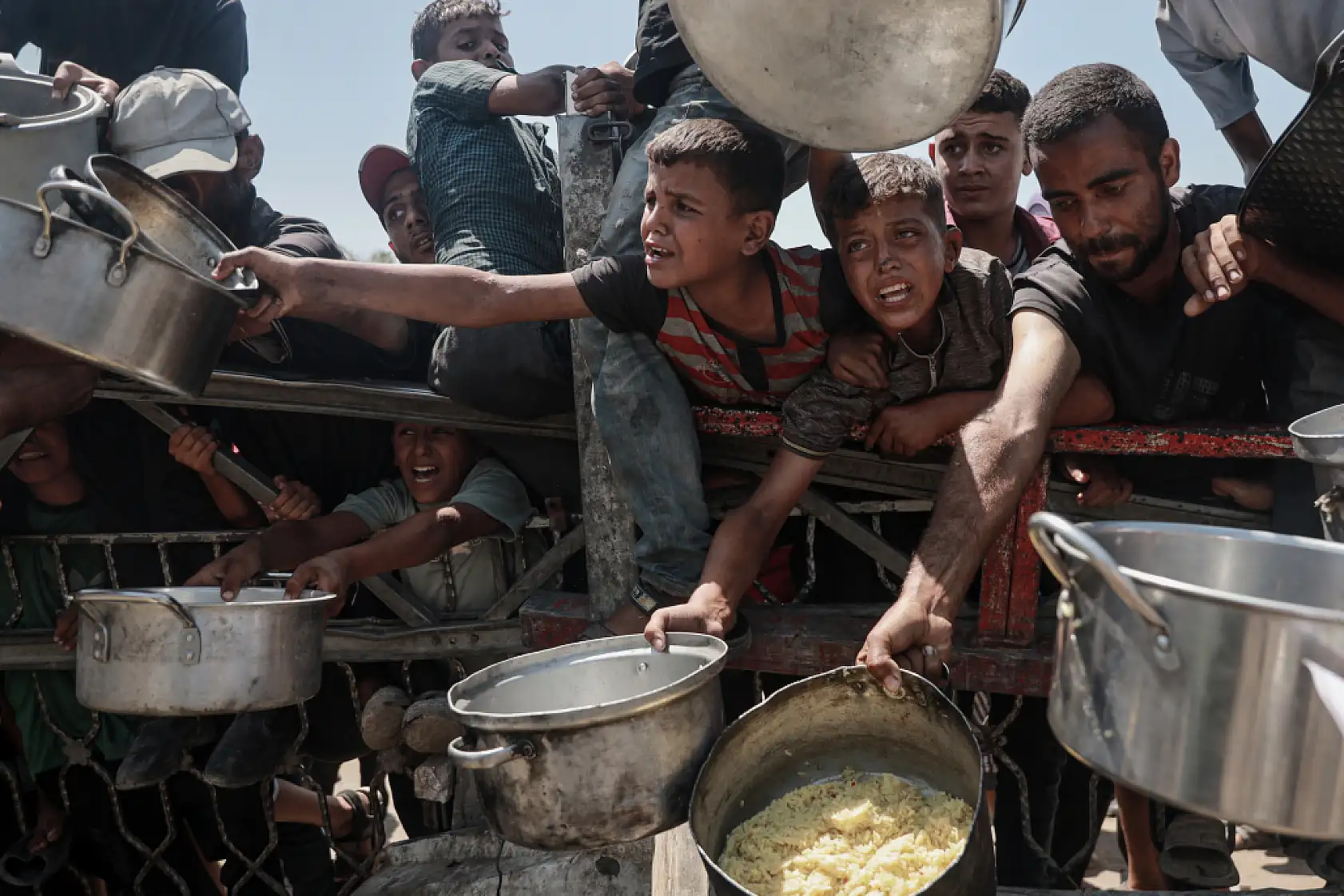 Gazze'de Filistinlilere, yemek dağıtıldı