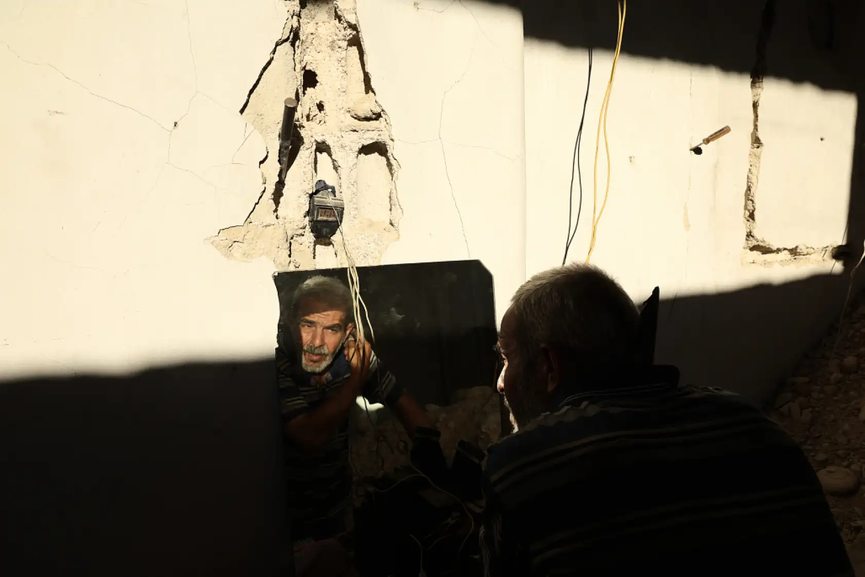 12 yıl sonra yıkılmış evine döndü: 'Her köşesinde bir anım var'