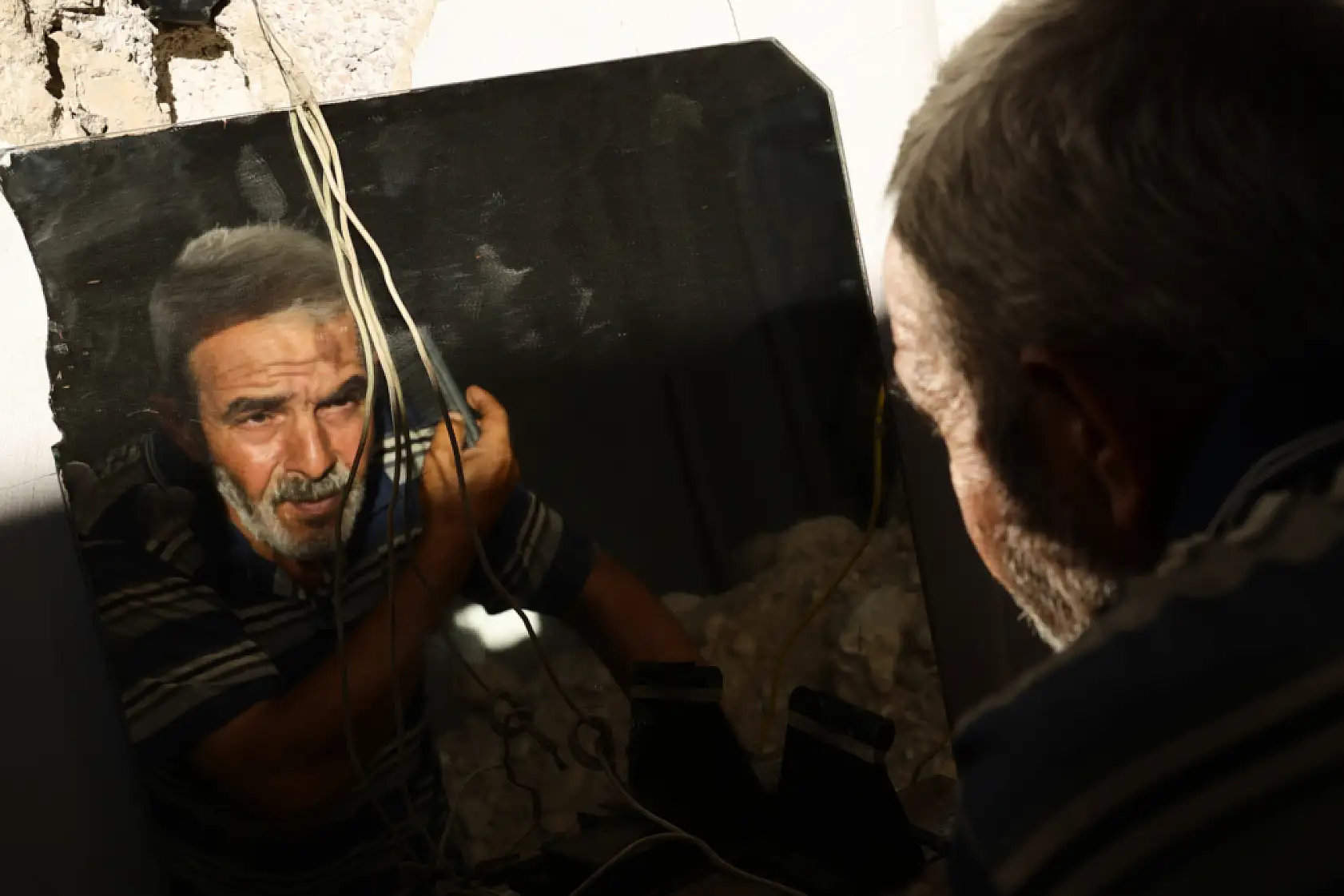 12 yıl sonra yıkılmış evine döndü: 'Her köşesinde bir anım var'