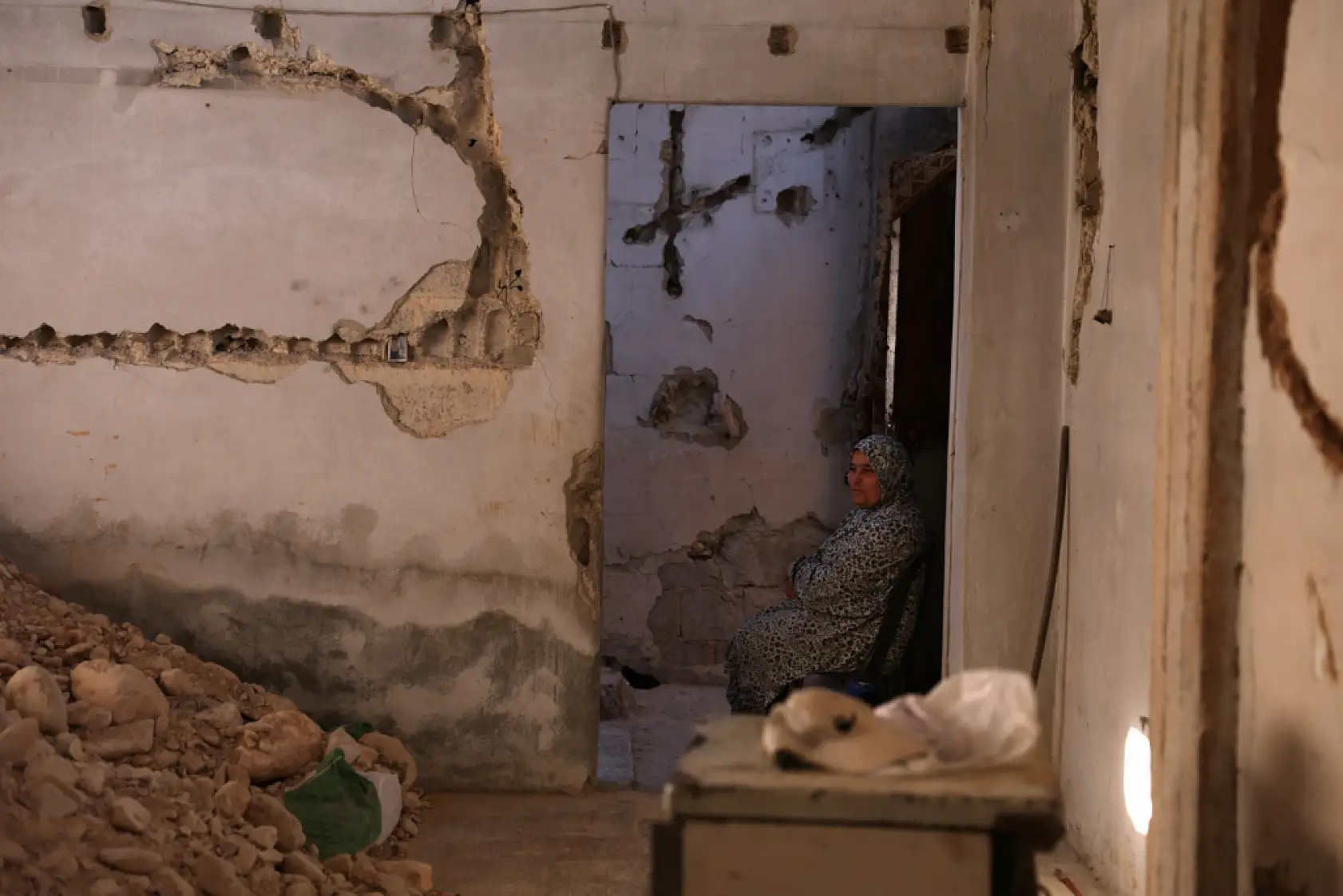 12 yıl sonra yıkılmış evine döndü: 'Her köşesinde bir anım var'