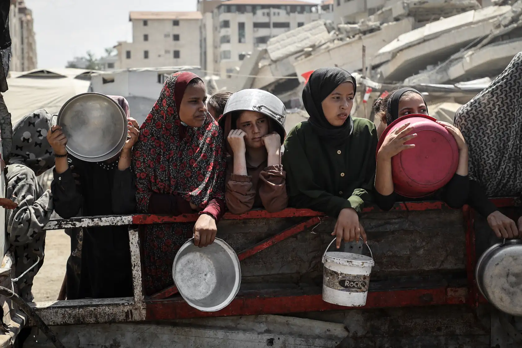 Gazze'de Filistinlilere yemek dağıtıldı