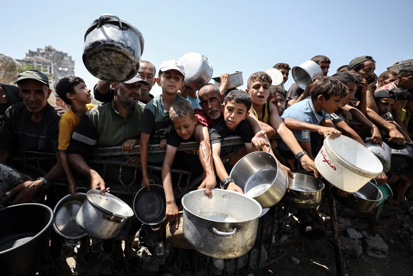 Gazze'de Filistinlilere yemek dağıtıldı