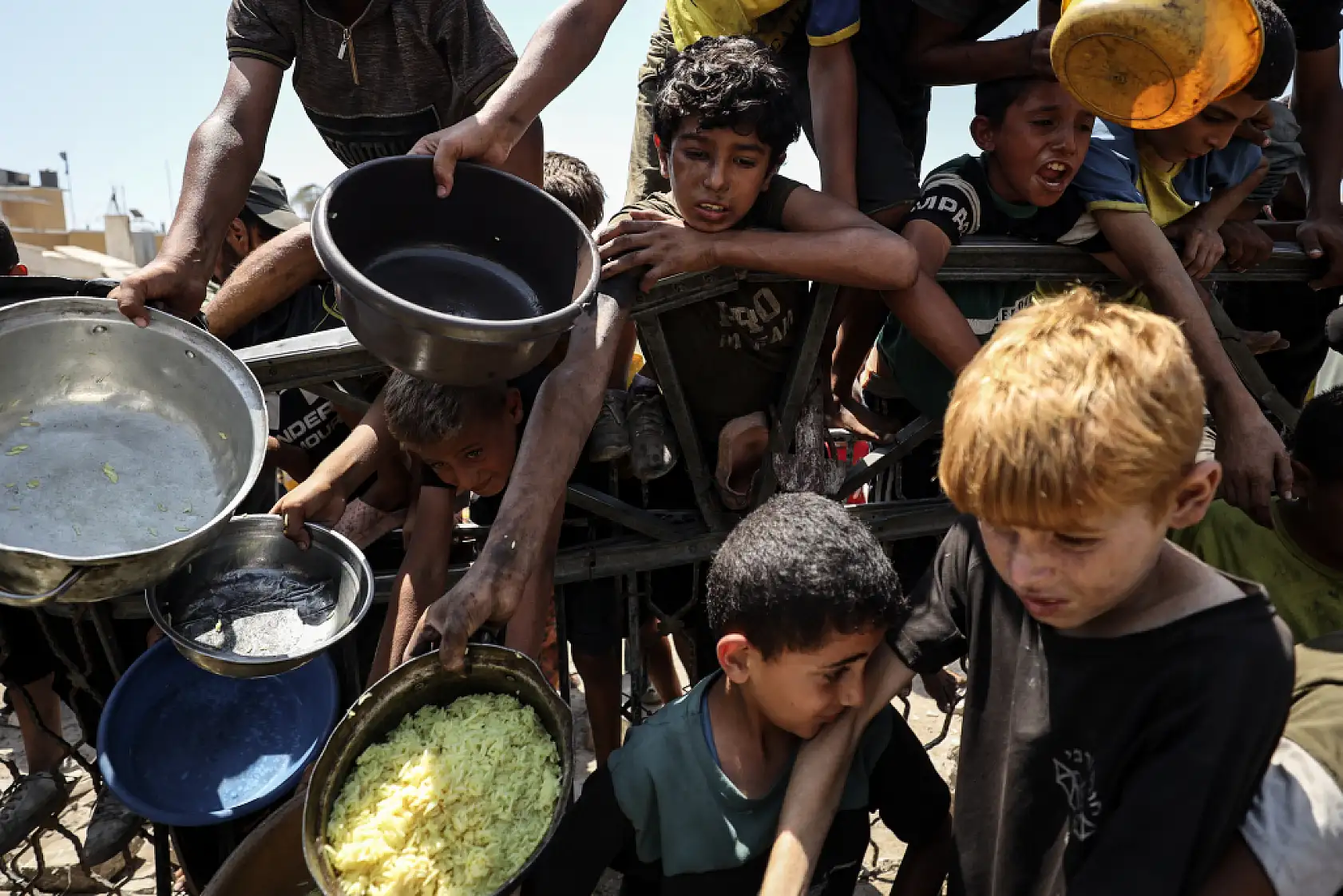 Gazze'de Filistinlilere yemek dağıtıldı
