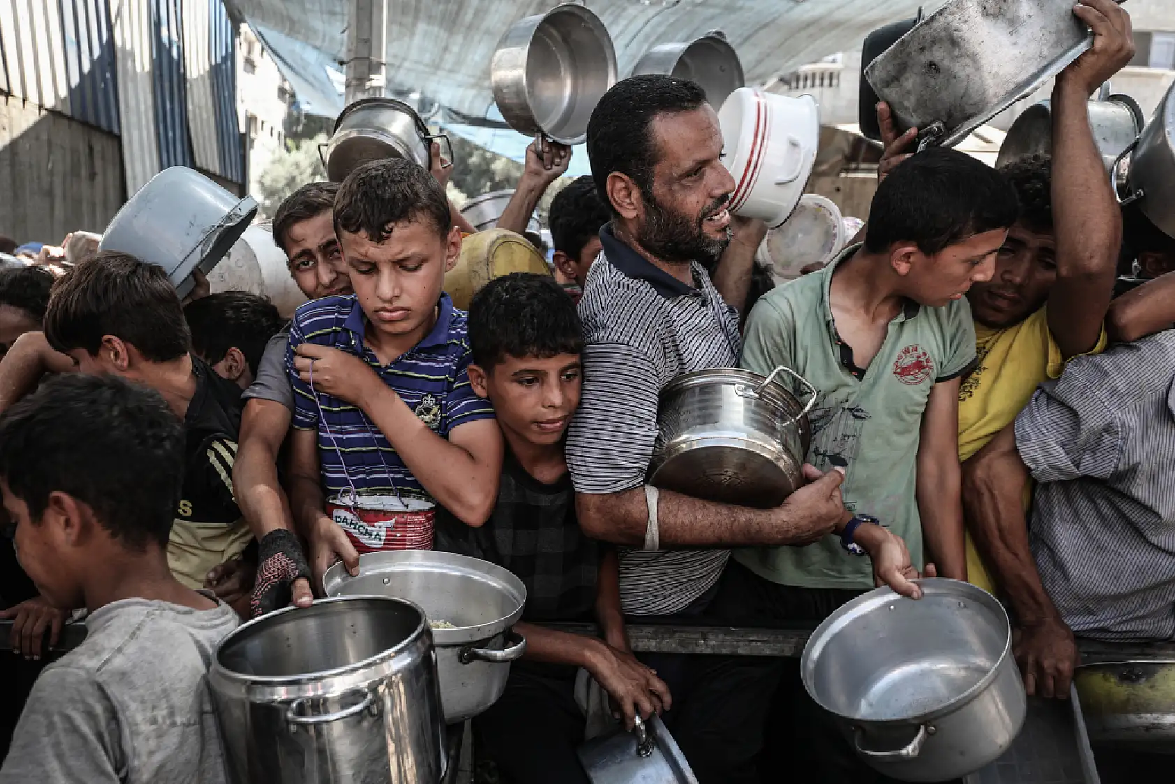 Gazze'de Filistinlilere yemek dağıtıldı