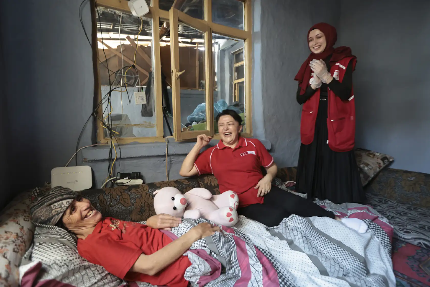 Konya Kızılay'ın sıcak dokunuşu baba ve engelli kızının yüzünü güldürdü