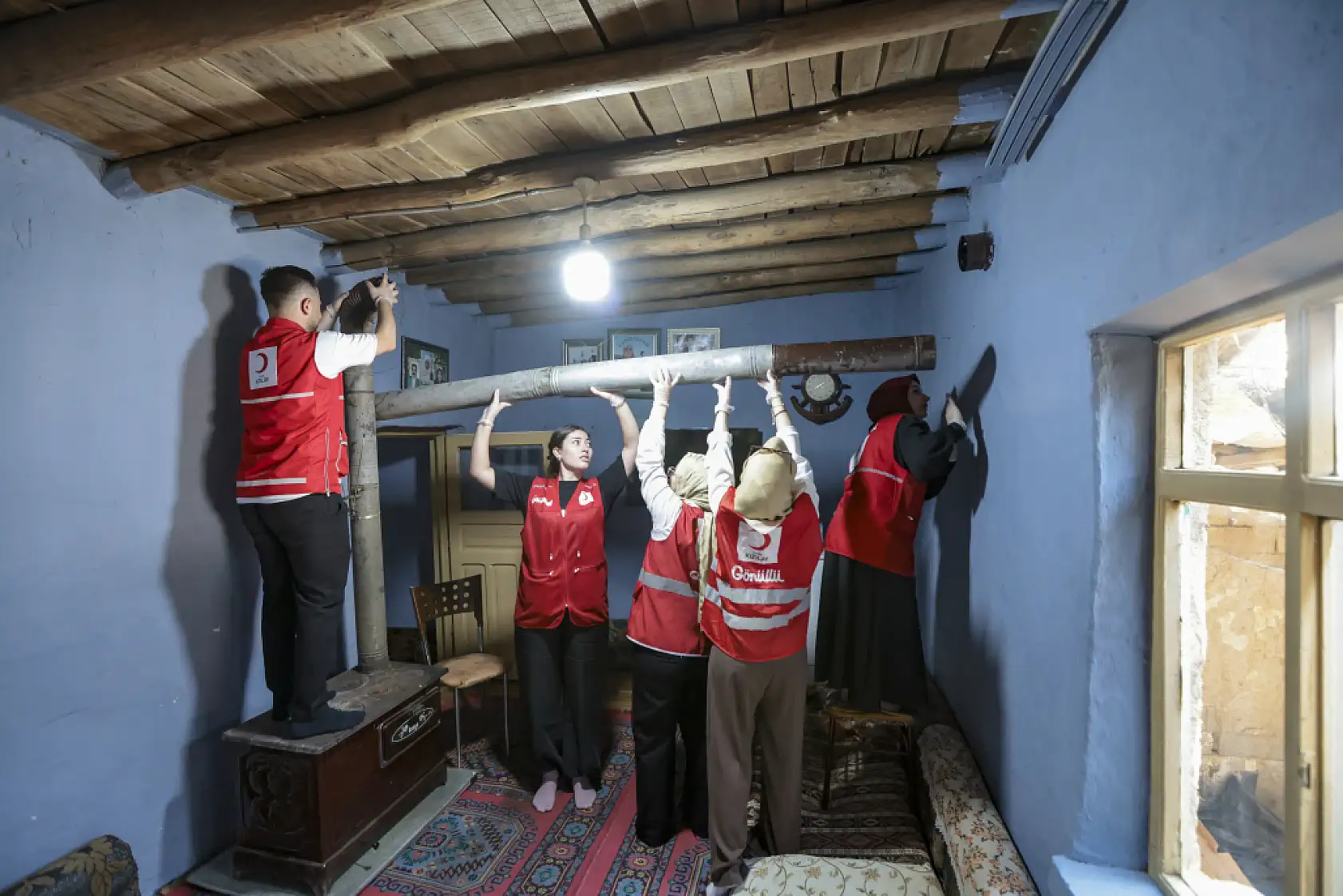 Konya Kızılay'ın sıcak dokunuşu baba ve engelli kızının yüzünü güldürdü