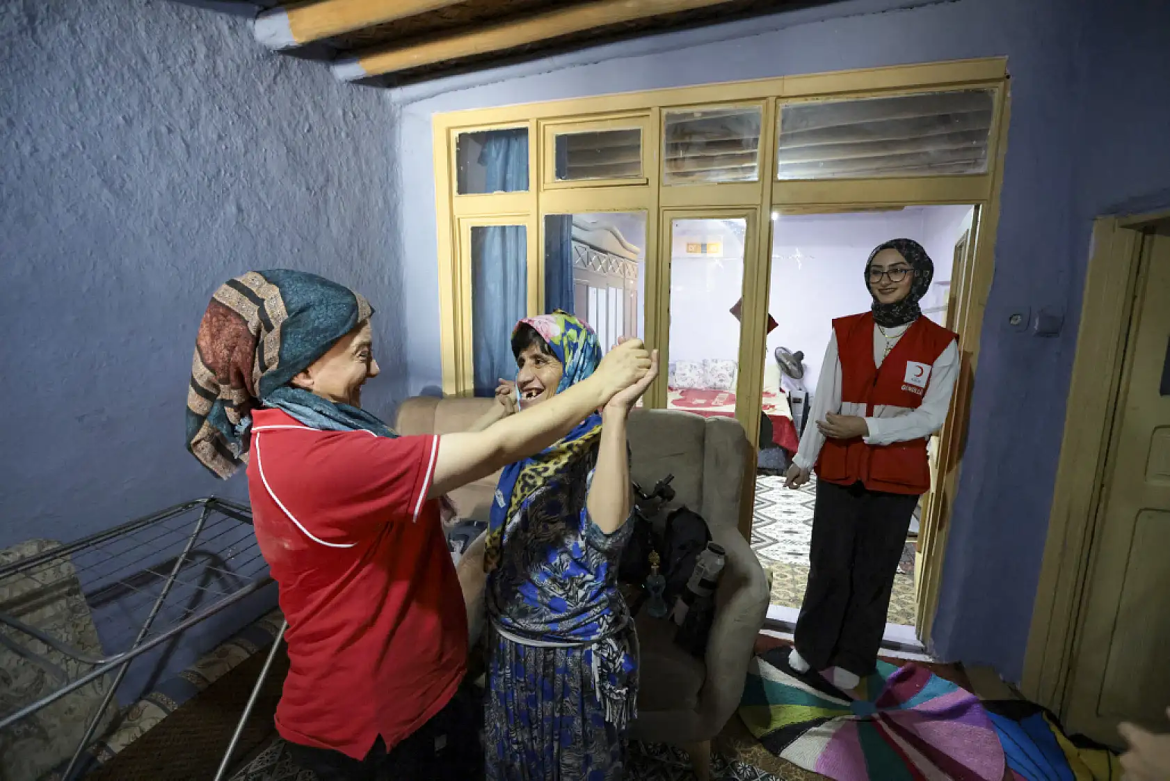 Konya Kızılay'ın sıcak dokunuşu baba ve engelli kızının yüzünü güldürdü