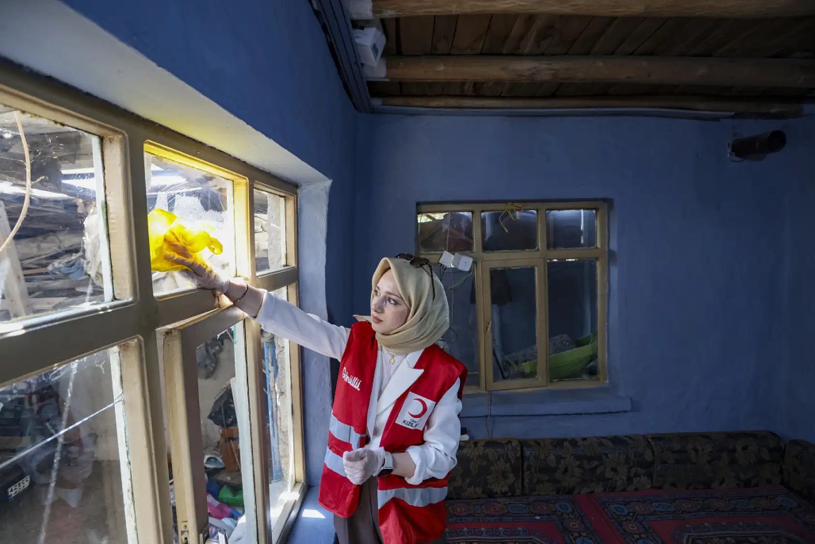 Konya Kızılay'ın sıcak dokunuşu baba ve engelli kızının yüzünü güldürdü
