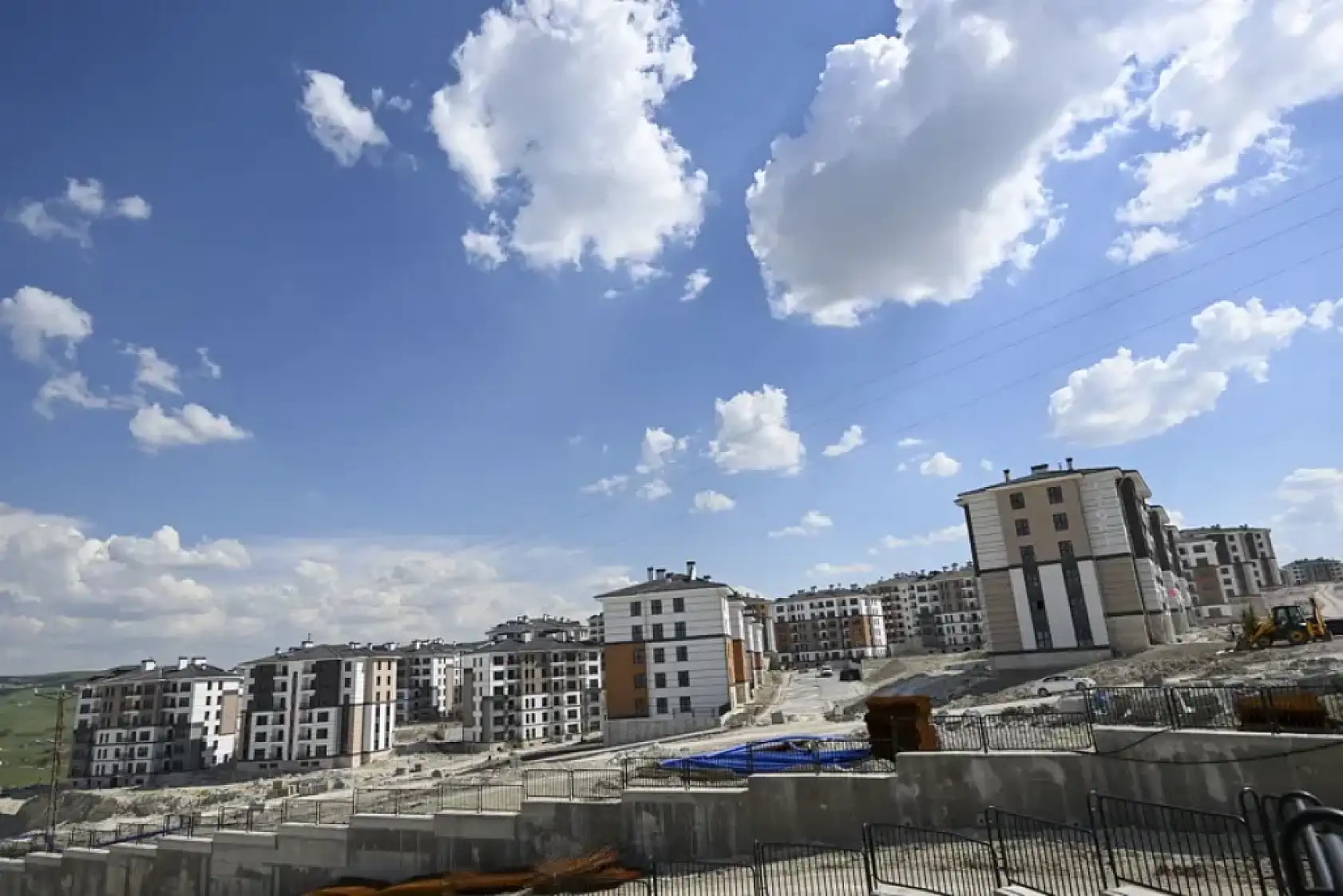 TOKİ Konya'da kura çekmeyecek! 20 bin konut için 'İlk gelen alır' dönemi: Hangi ile kaç konut düşüyor?